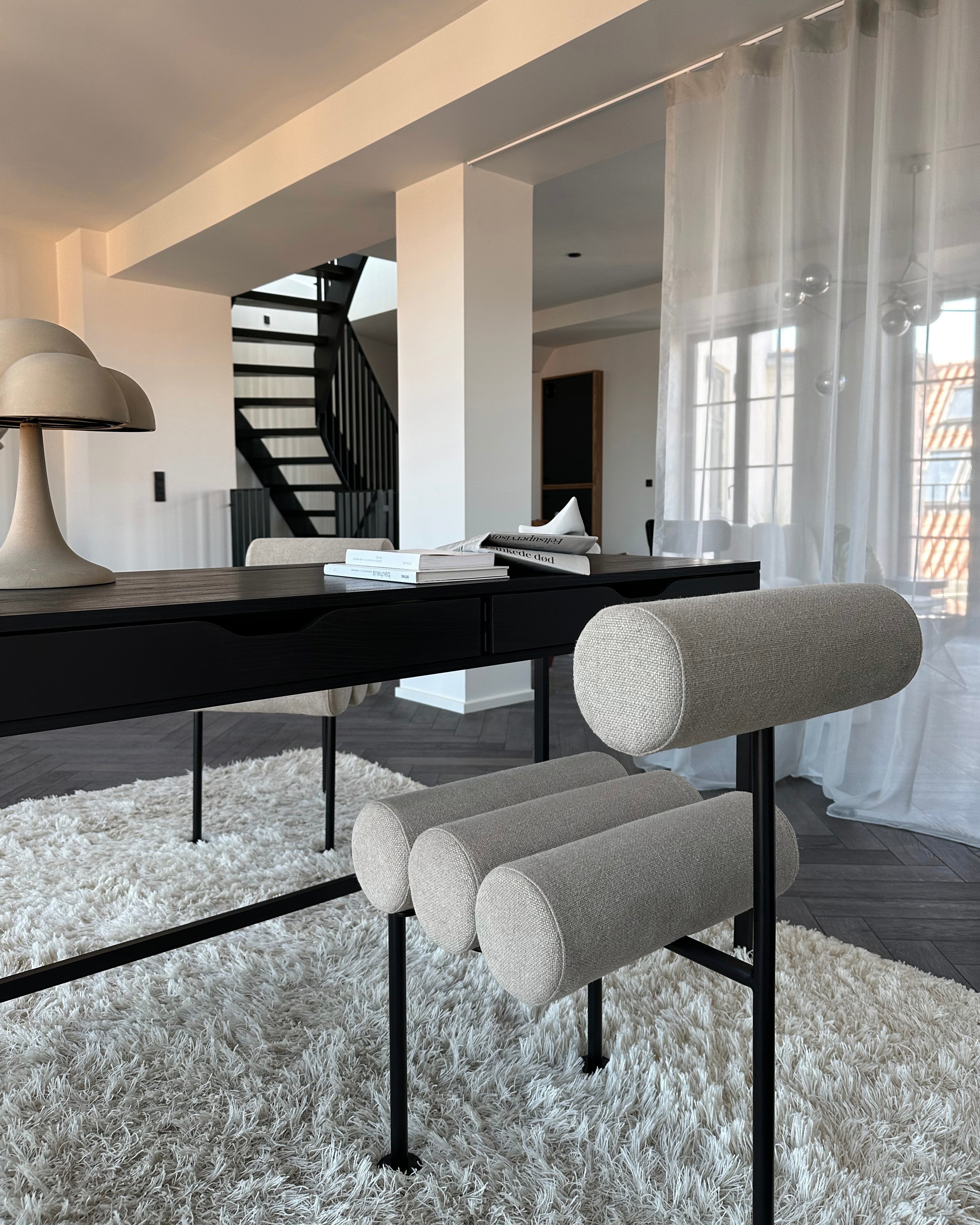 HIRO chair beige with black base