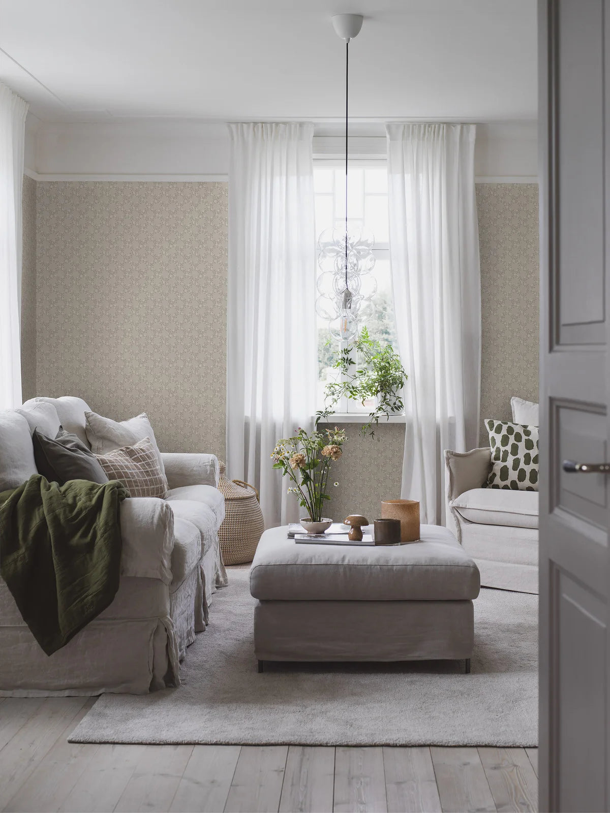 Tapete mit Pflanzenmotiv SOMMARSLÖJA beige mit Weiß