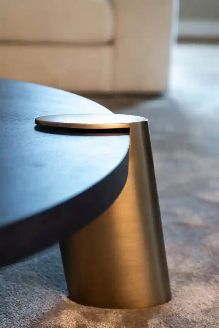 Set von Couchtischen BRODY schwarz mit messingfarbenem Gestell