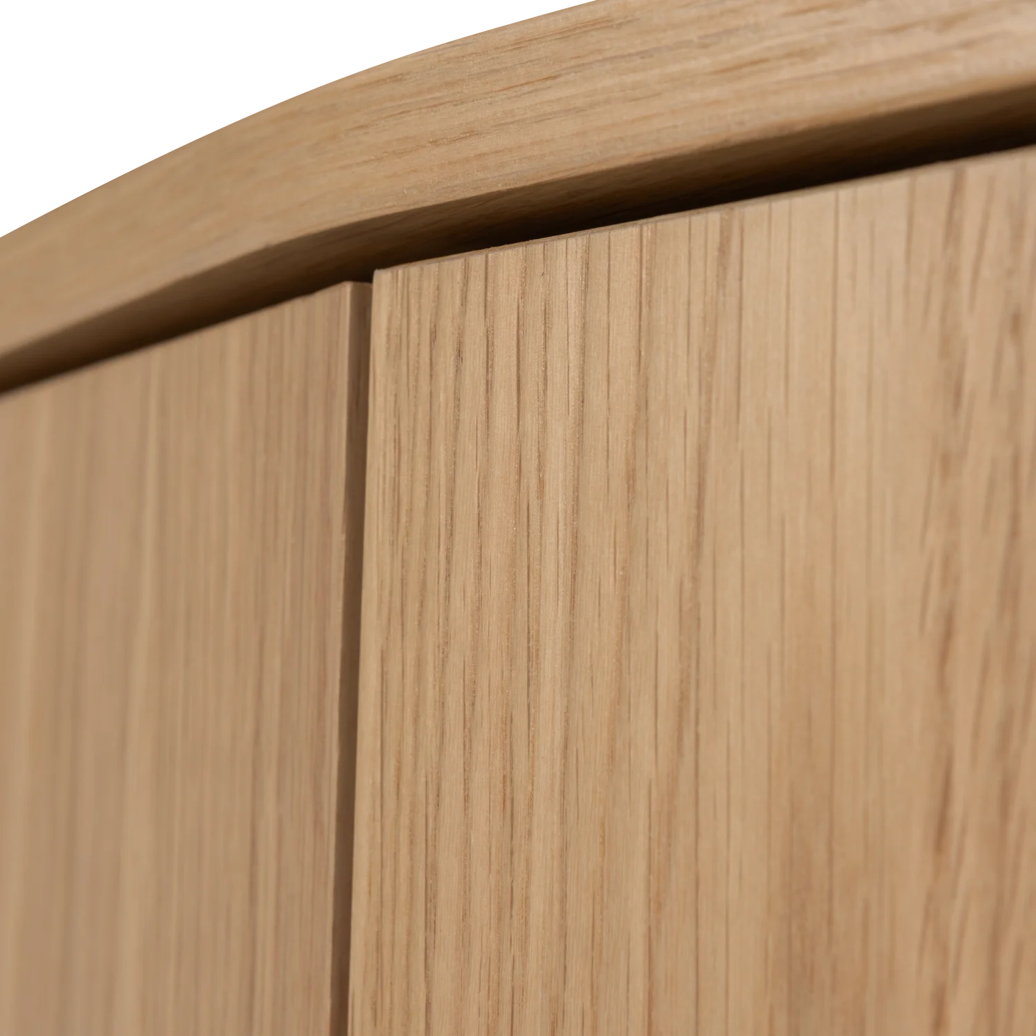 ZUMA Schrank aus Eichenfurnier
