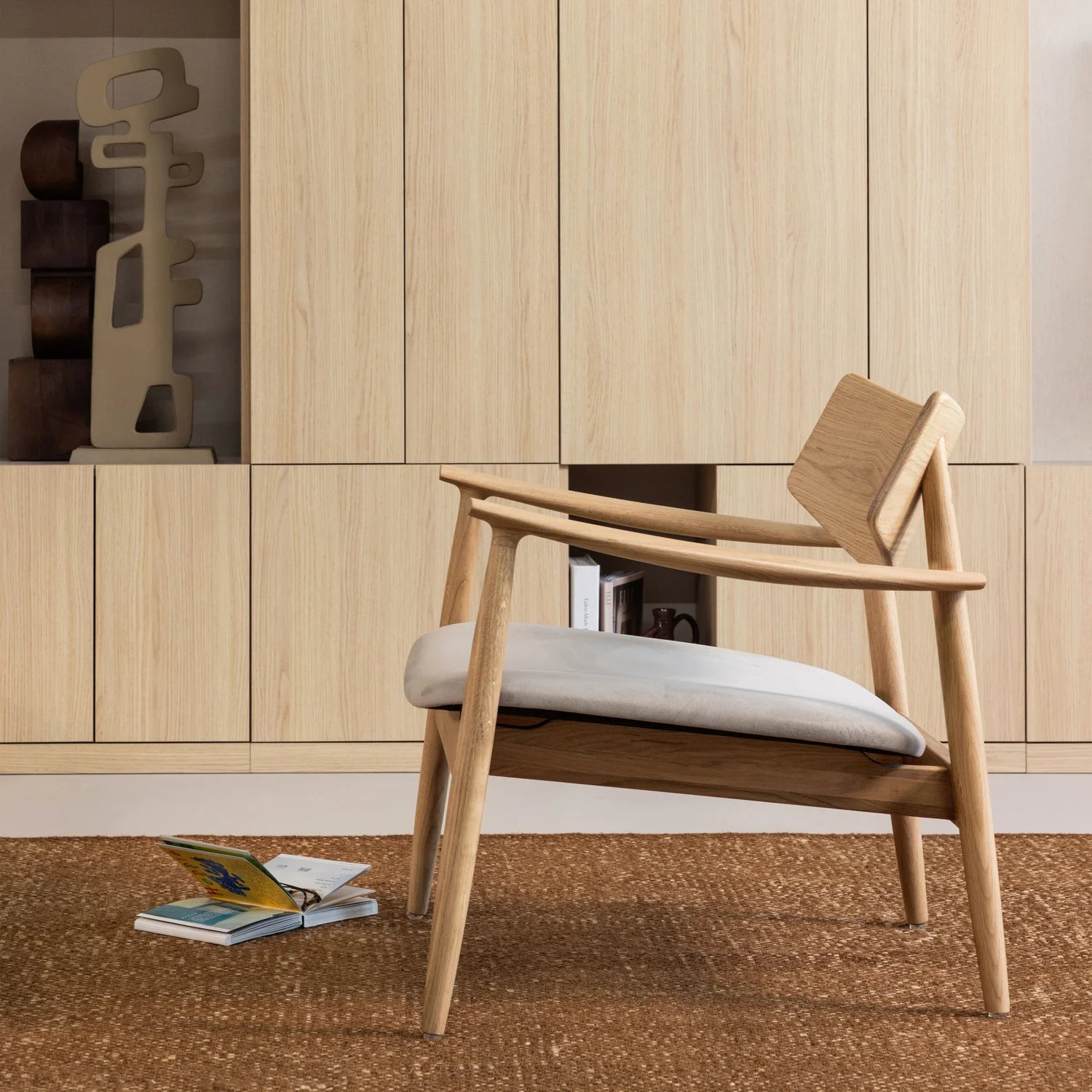 Sessel BASK mit beigem Sitz und Eichenbasis