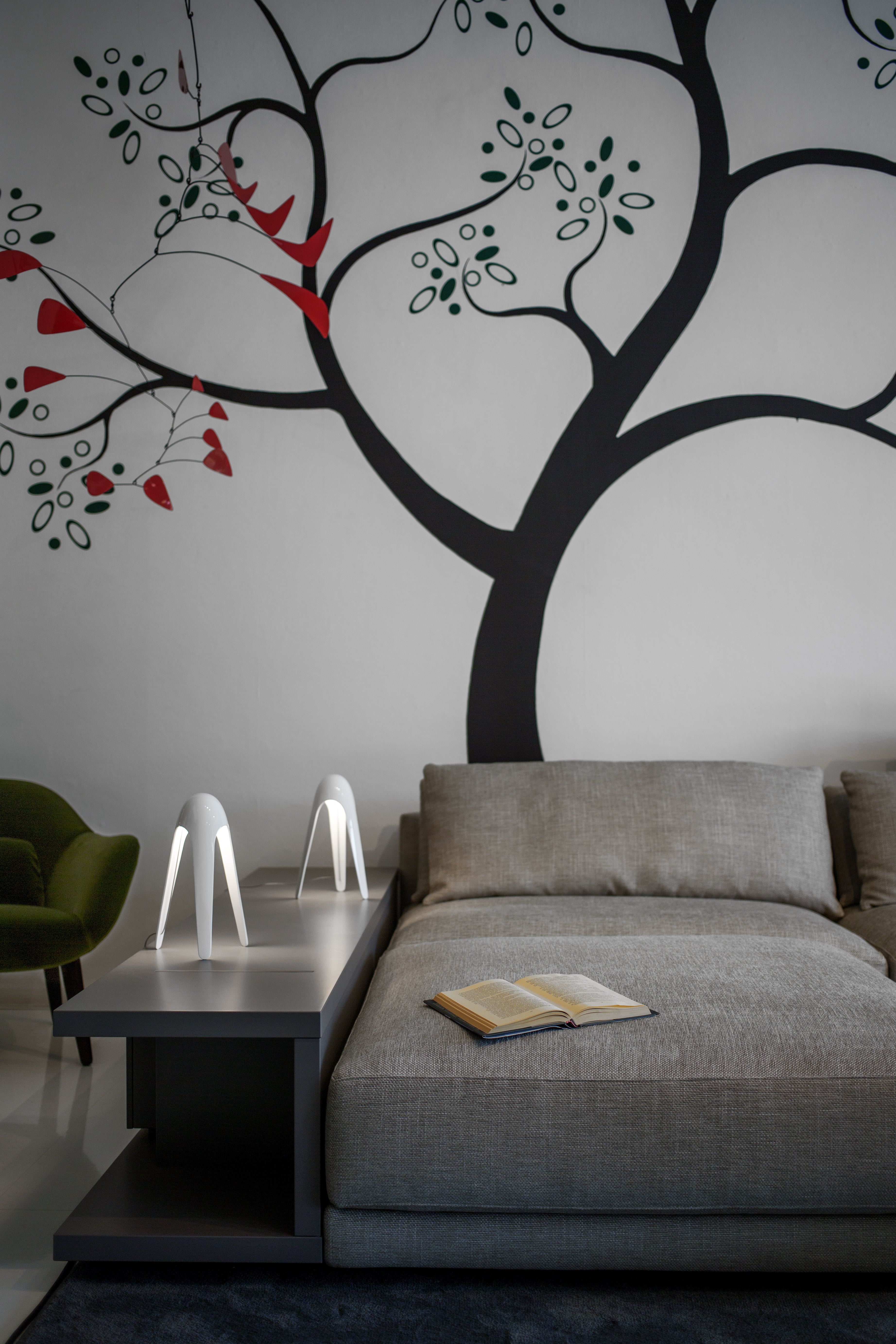 CYBORG Table Lamp in Glossy White