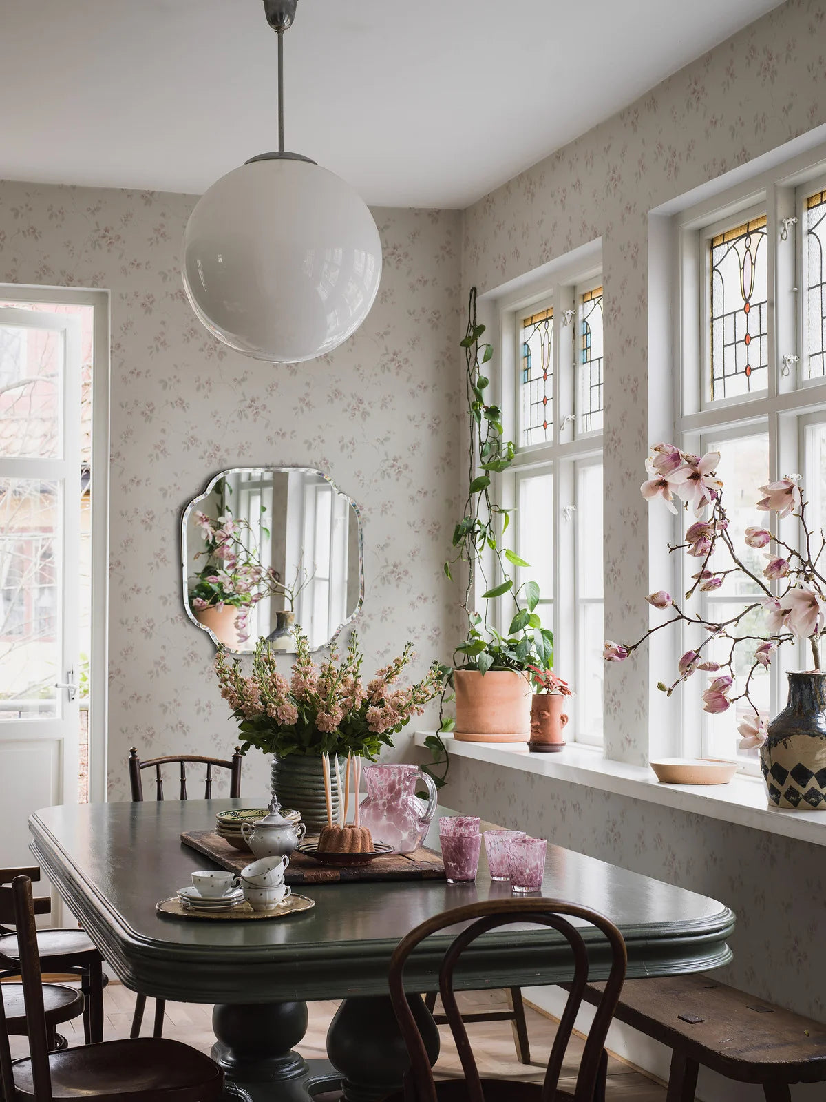 Vlies-Tapete mit Pflanzenmuster VINTAGE ROSE beige