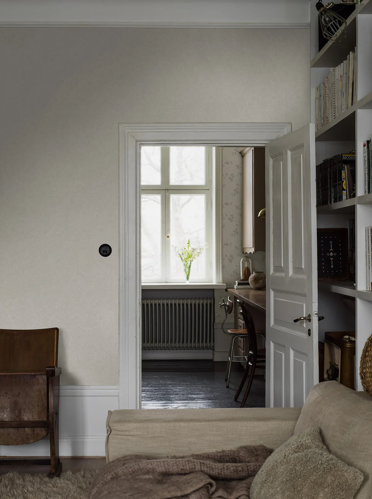 Vlies-Tapete mit Medaillons HIDDEN MEDALLION gebrochenes Weiß