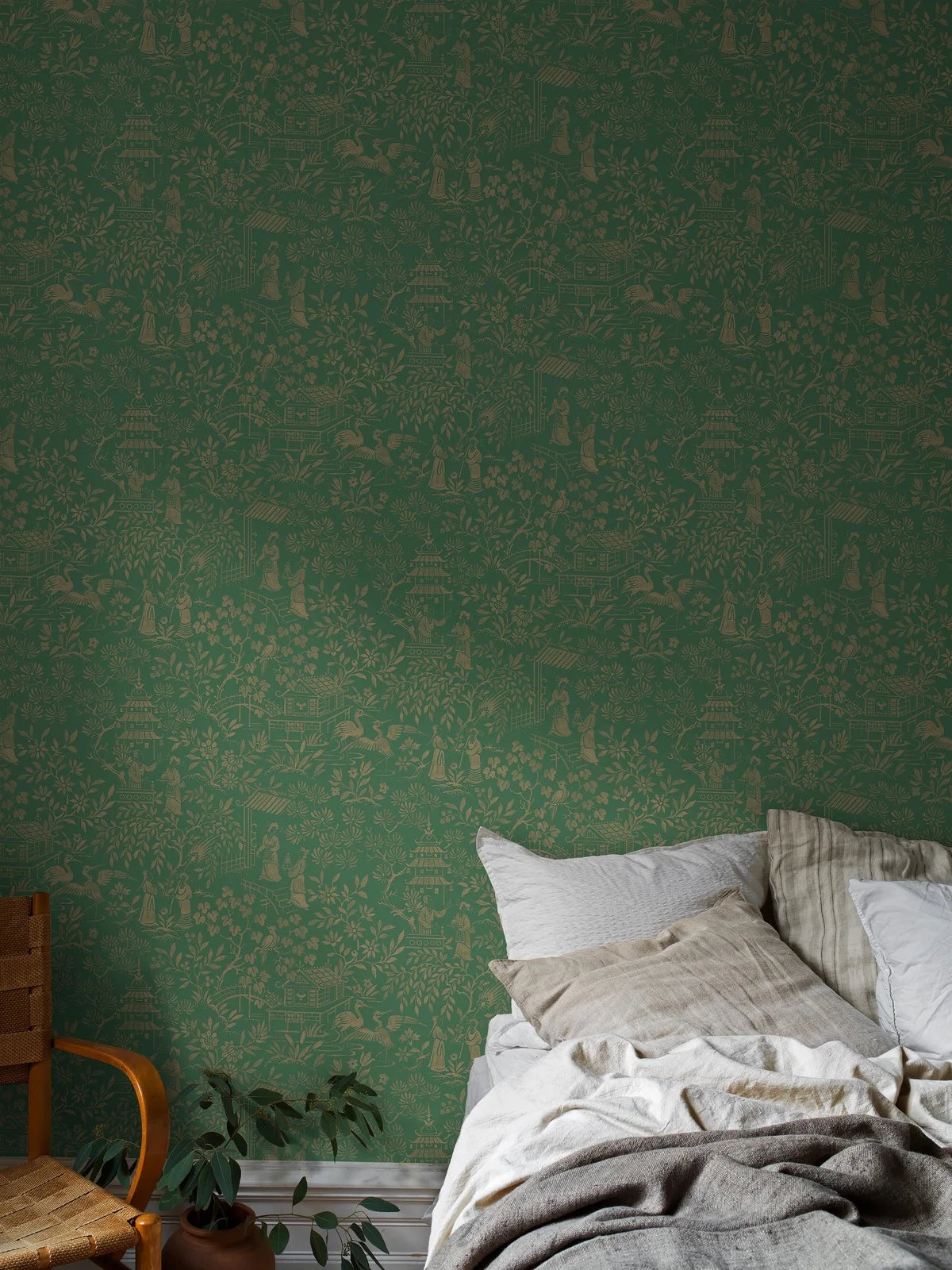 Non-woven paper wallpaper with a botanical pattern ORIENTAL GARDEN green with gold