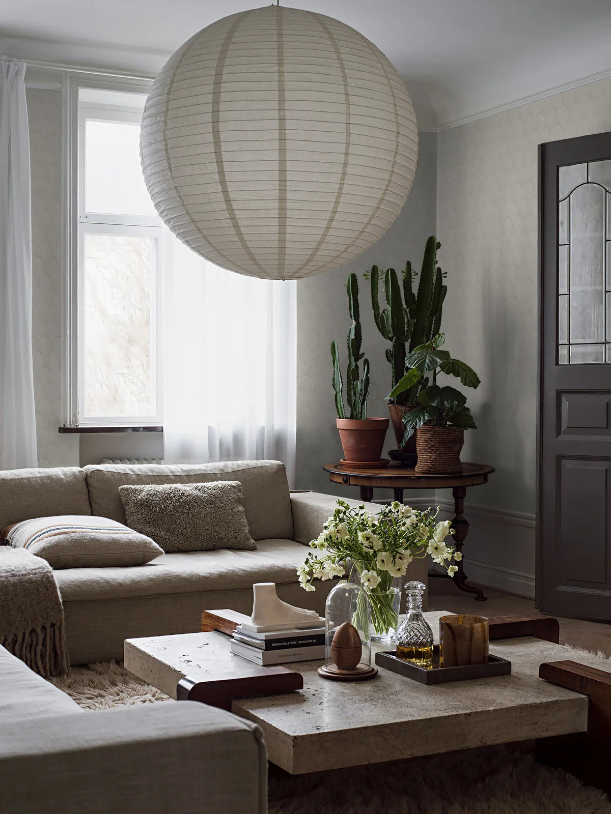 Tapete mit geometrischem Muster von Bögen GOLDEN ARCHES gebrochenes Weiß