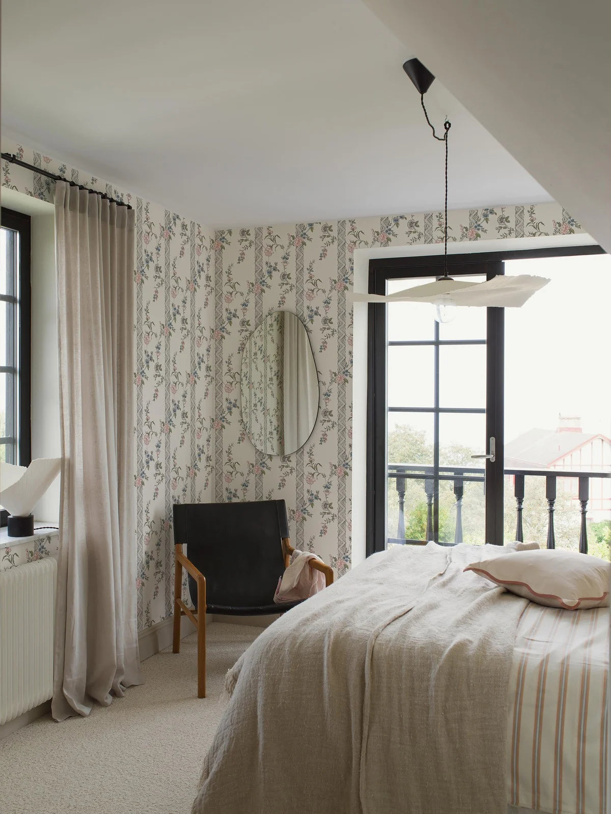 Striped wallpaper with a floral pattern SLOTTSTEATERN white with gray