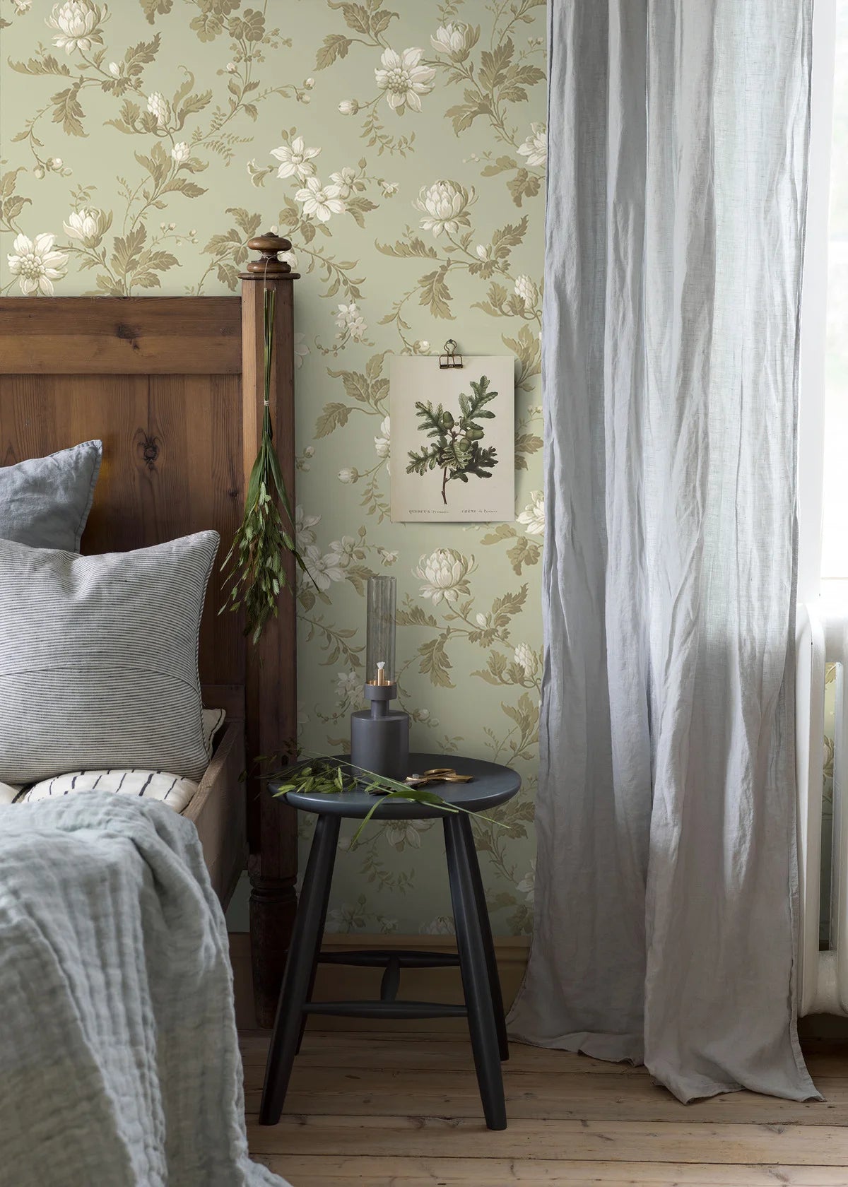 Vlies-Tapete mit pflanzlichem Muster BLOMSLINGA grün mit weiß