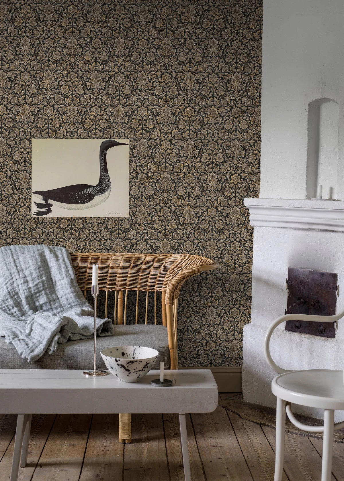 Vlies-Tapete mit pflanzlichem Muster FOGLAVIK braun mit schwarz