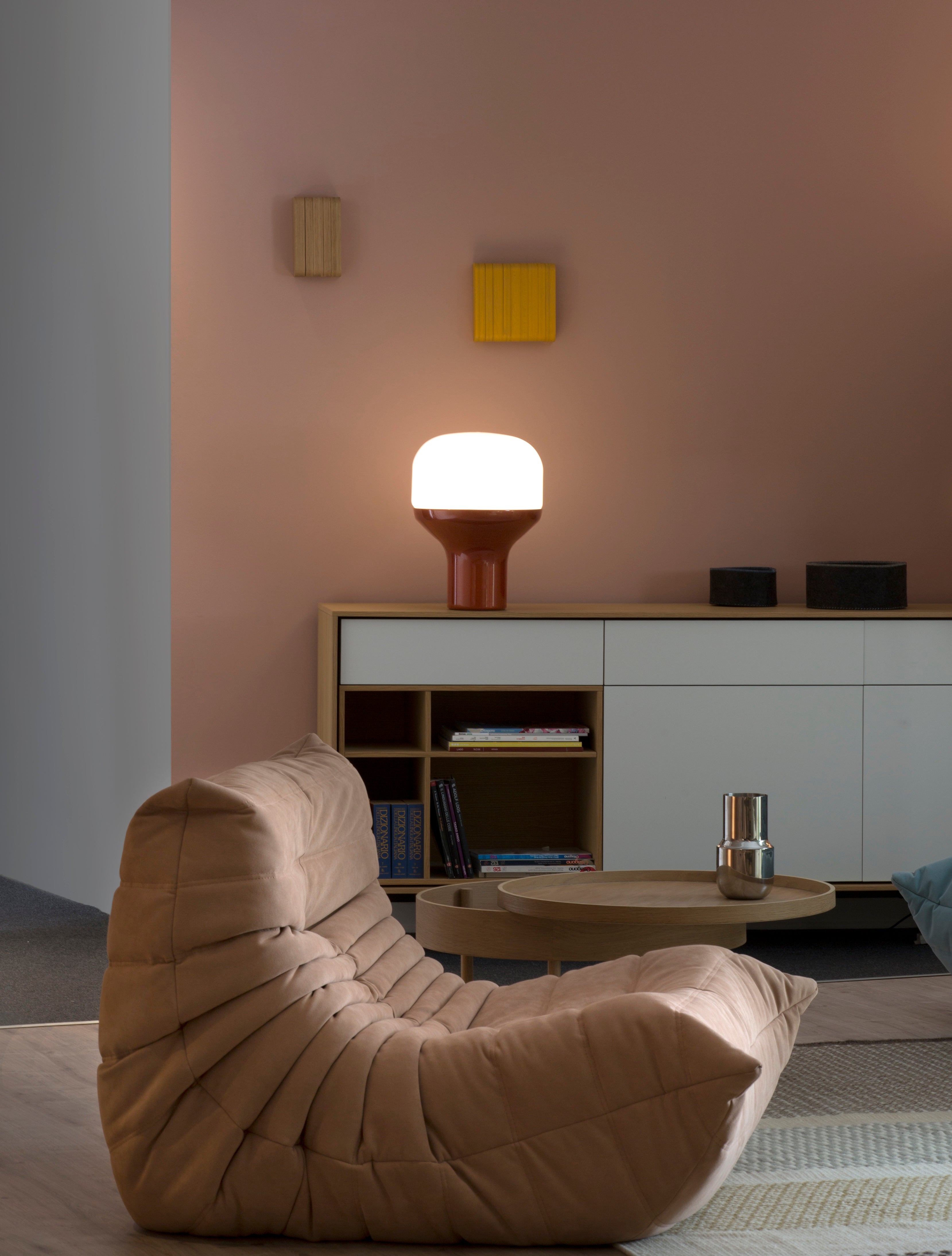 Lampa stołowa DELUX opalowe szkło z czarną podstawą