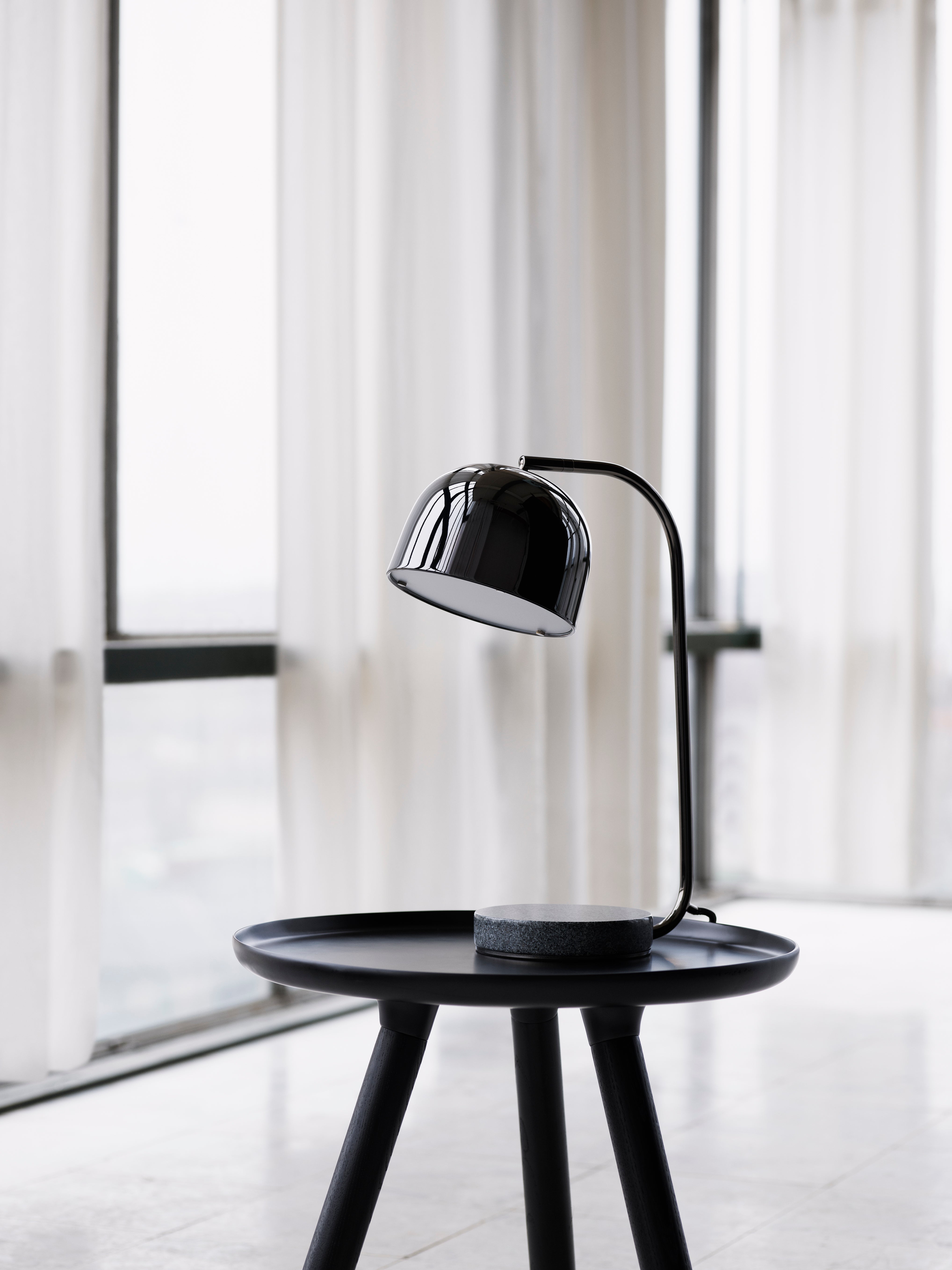 GRANT black table lamp with black granite