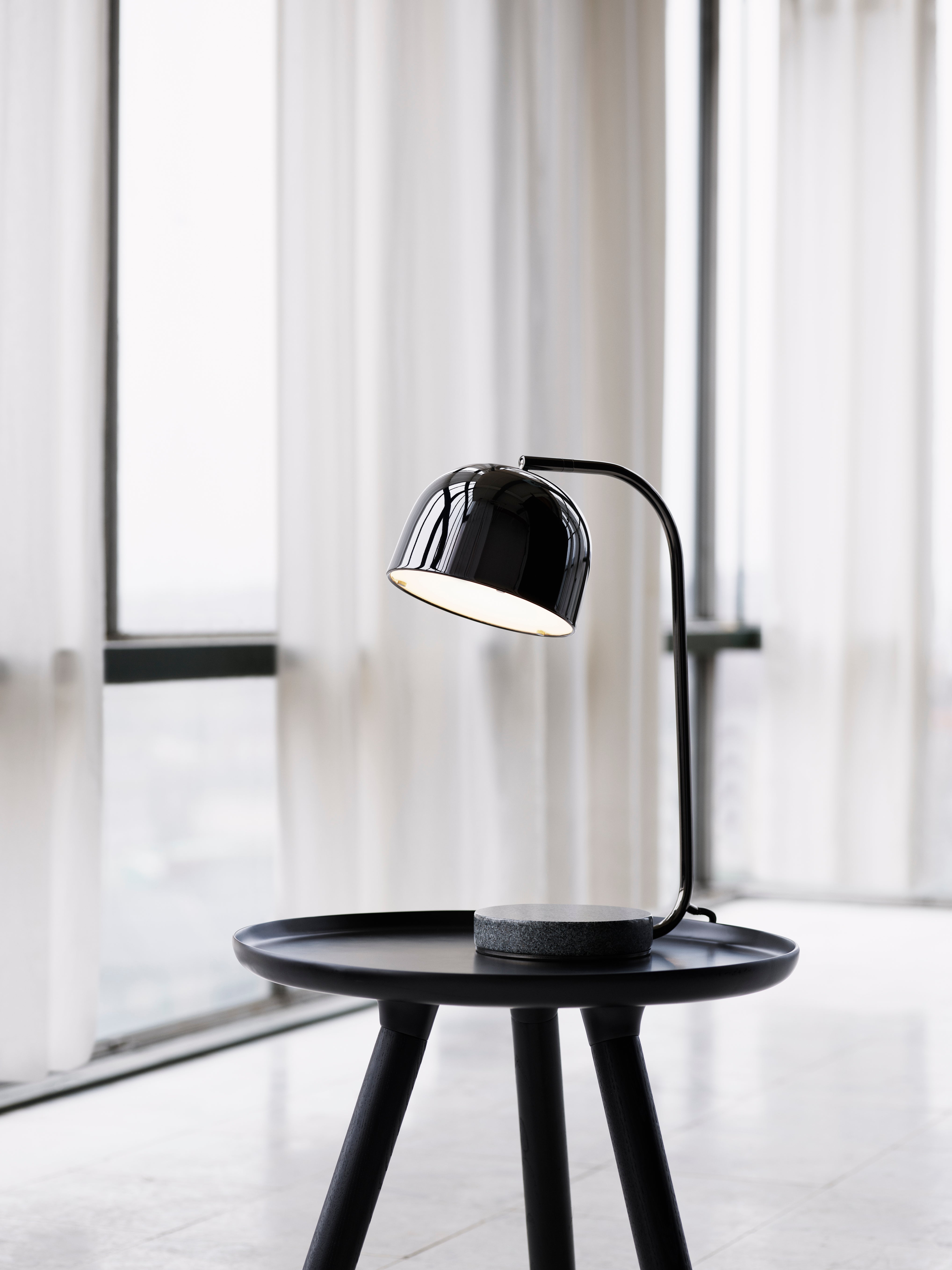 GRANT black table lamp with black granite