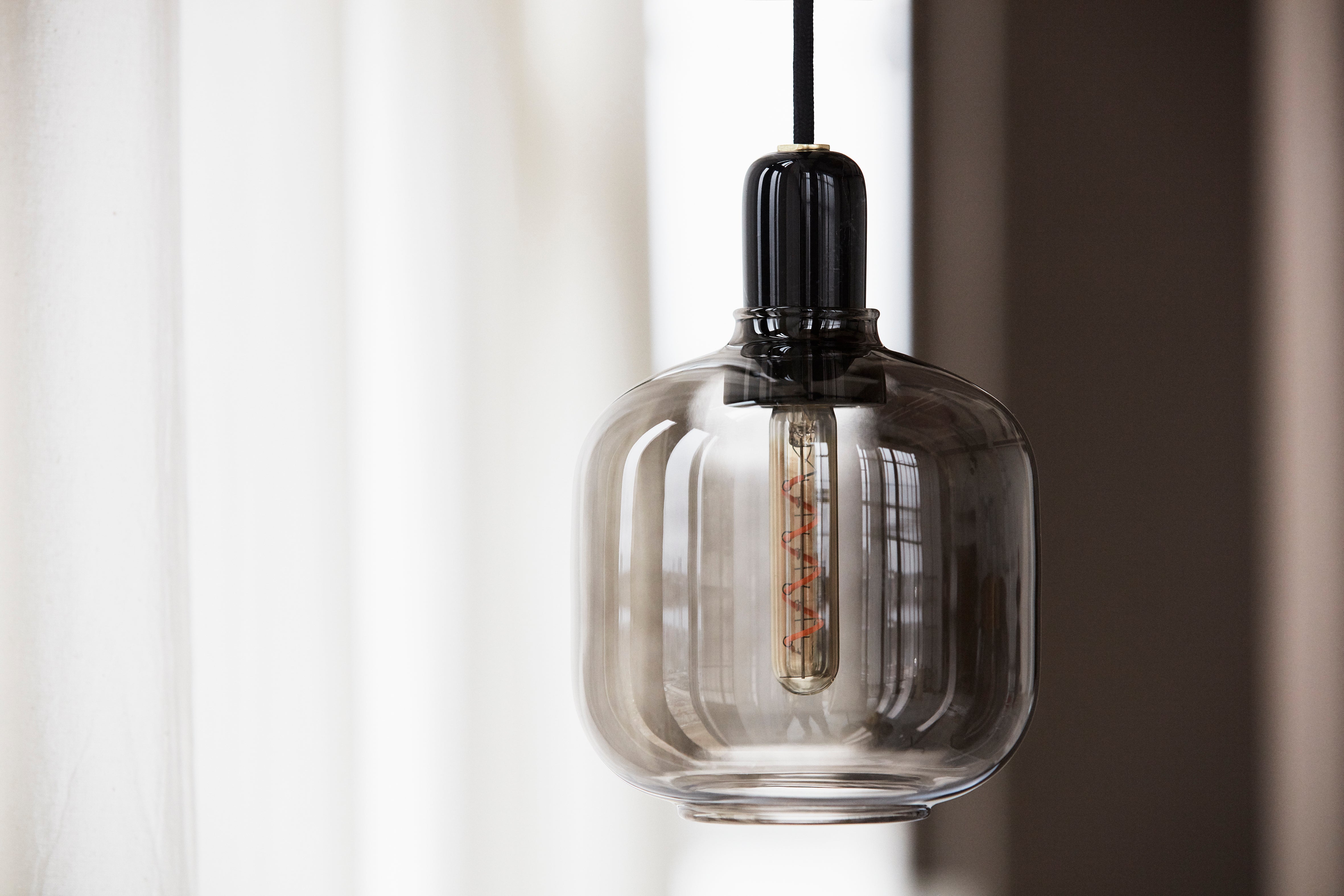 AMP Pendelleuchte Rauchglas mit schwarzem Marmor