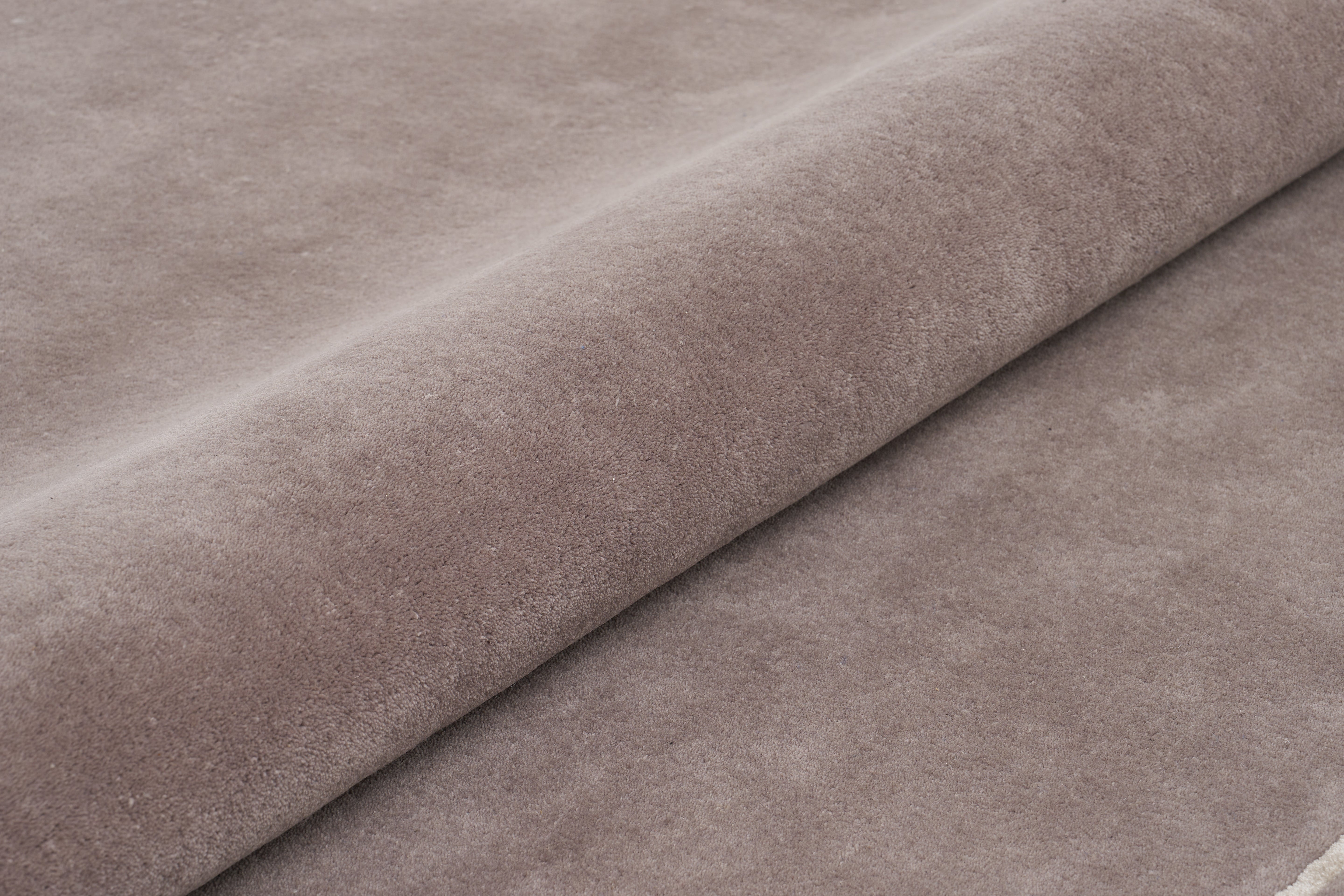 Teppich LINEA grau mit cremefarbenen Linien