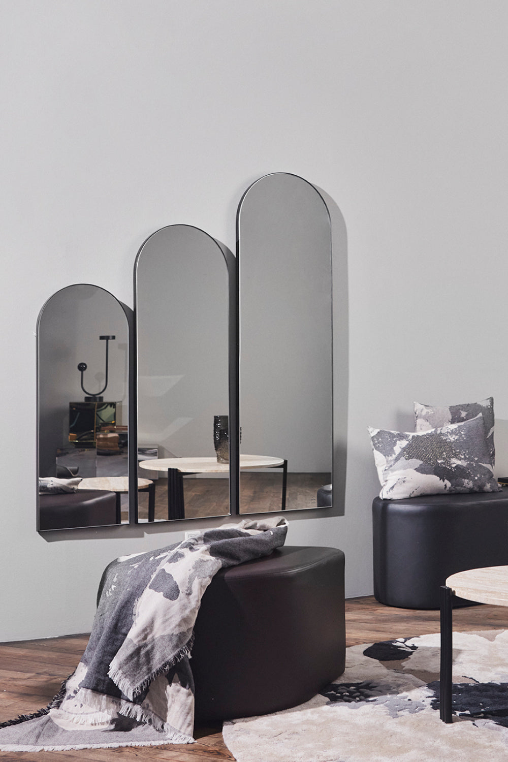 ARCUS Mirror Black Frame