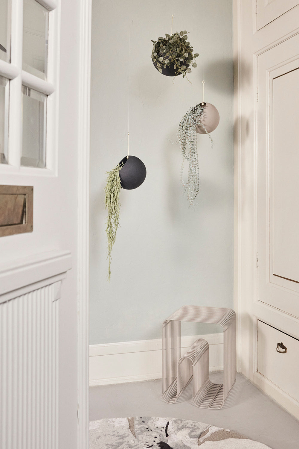 Hanging planter GLOBE black