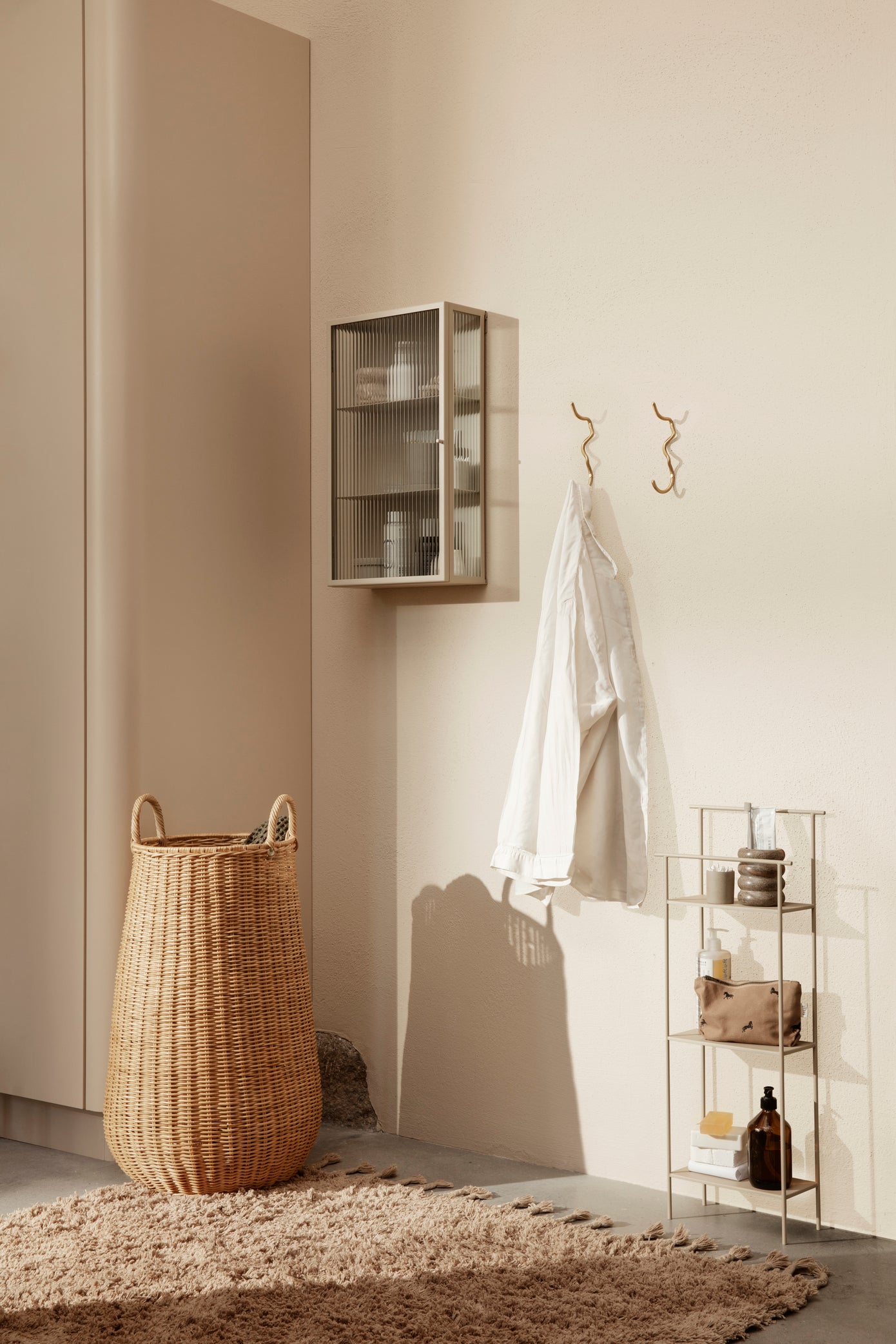 Dunst Beige Hanging Schrank