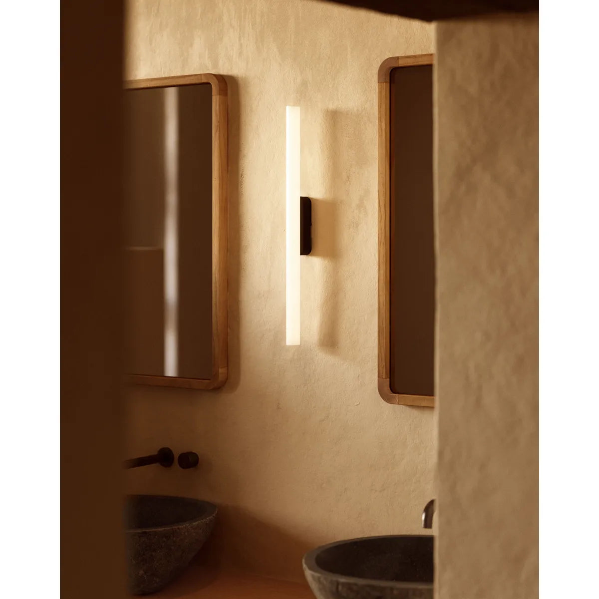 VALQUIRIA Wall Lamp Black