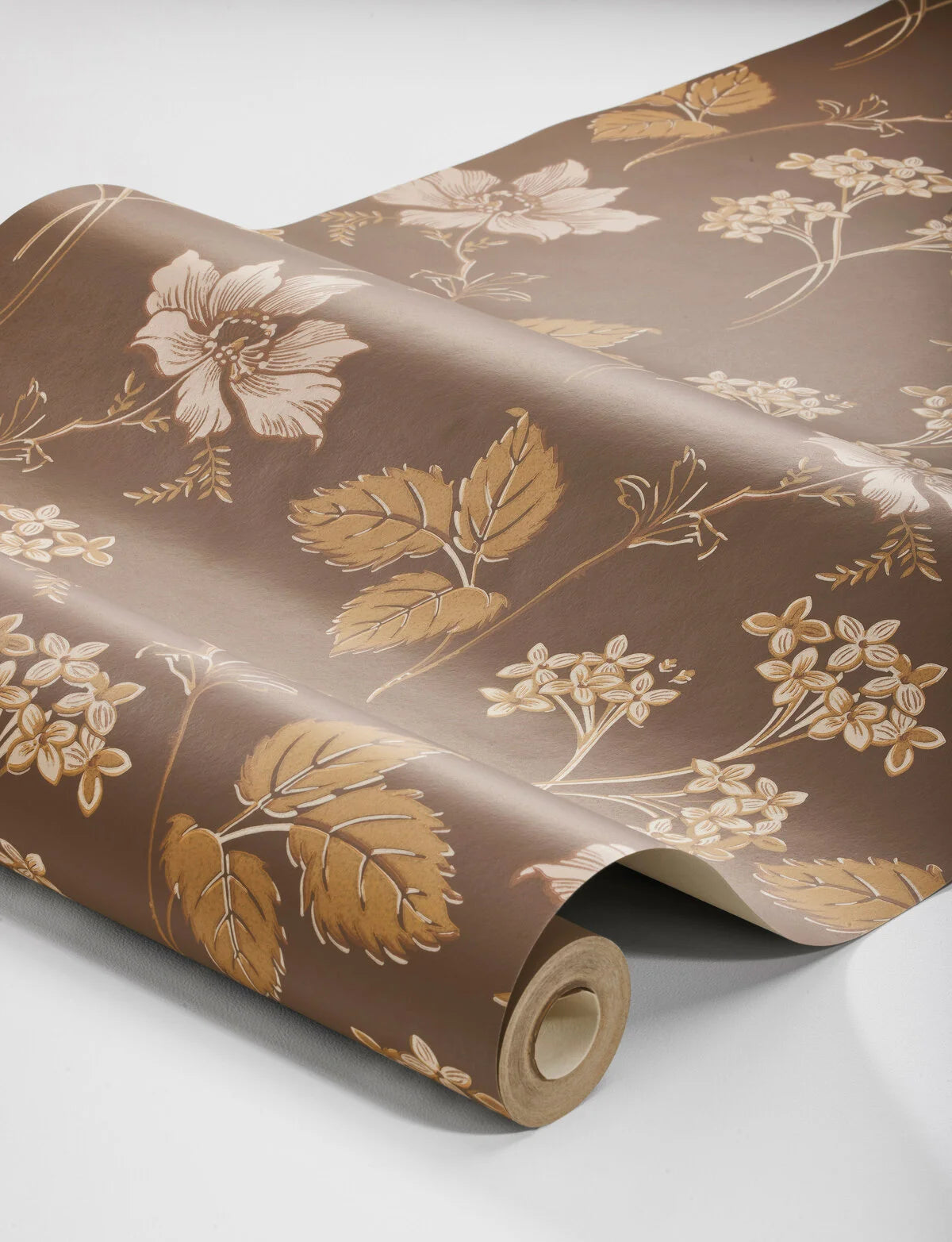Tapete mit pflanzlichem Blumenmotiv VALBORG braun mit beige