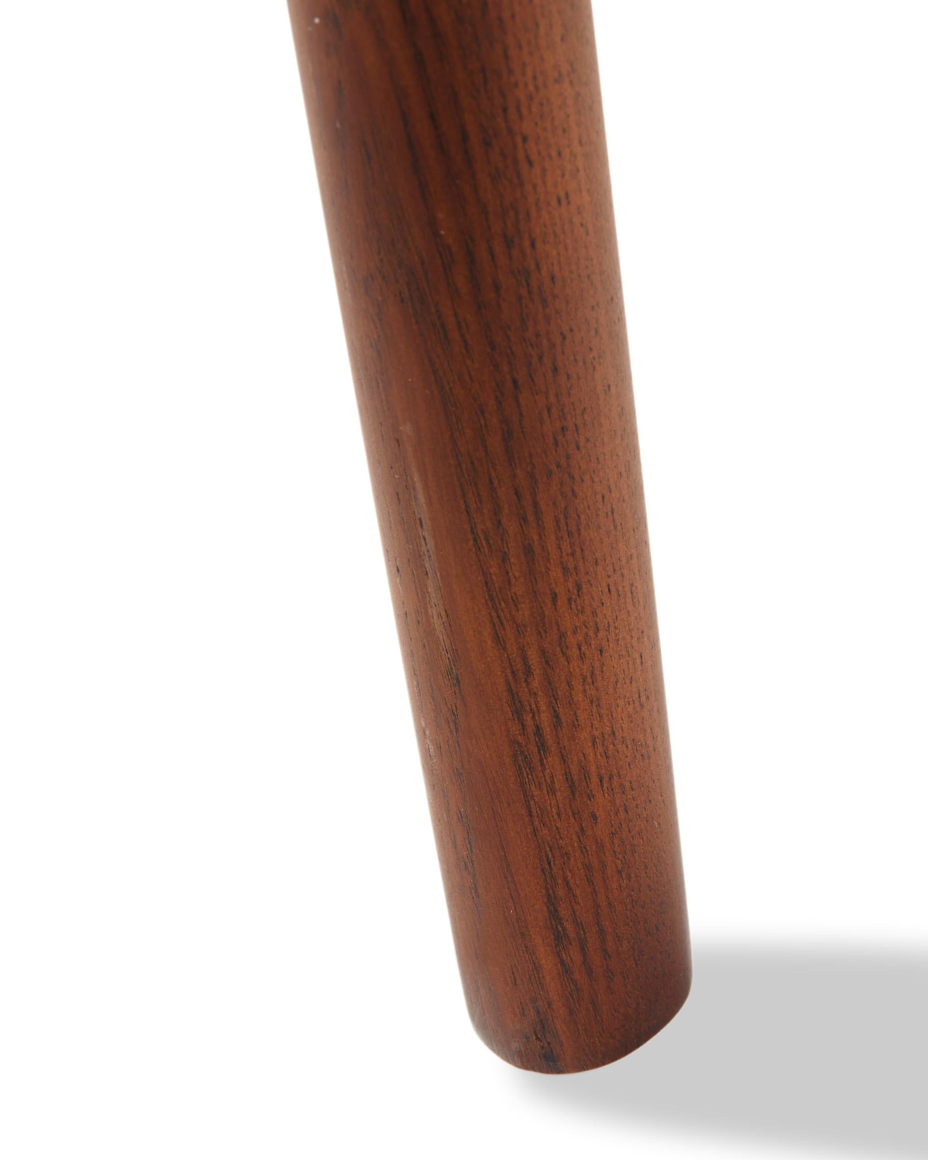 Sessel mit Armlehnen HENRY in geometrischem Muster mit Holzgestell