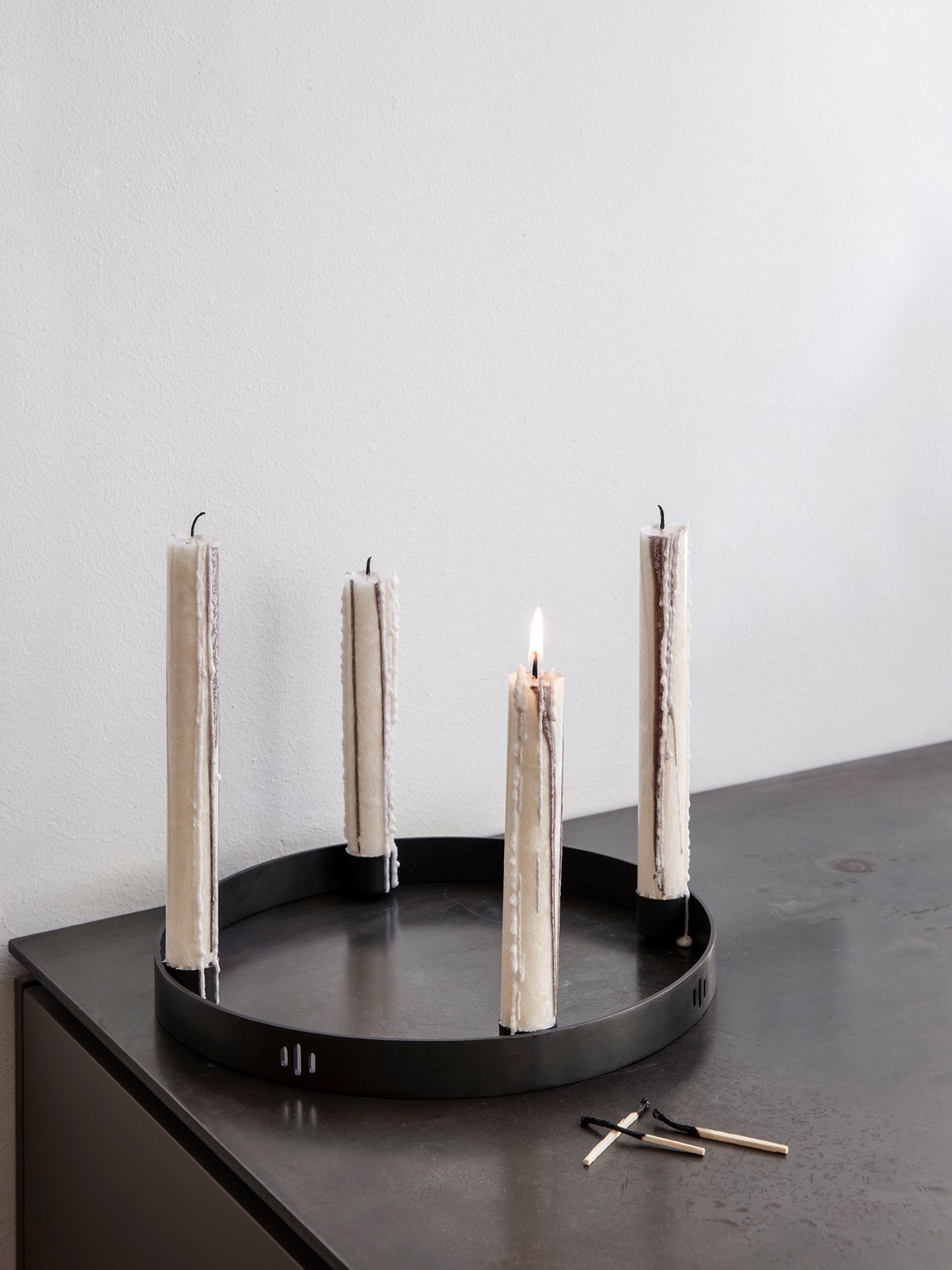 CIRCLE black candlestick