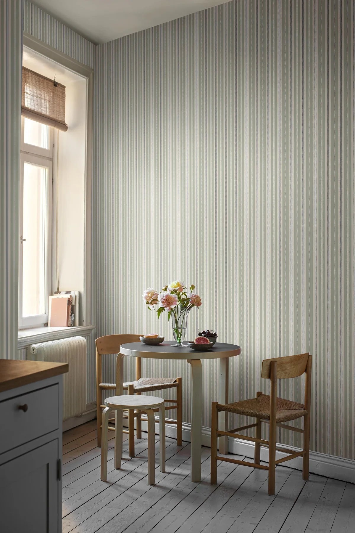 Tapete mit Streifen HEDDA grau mit weiß