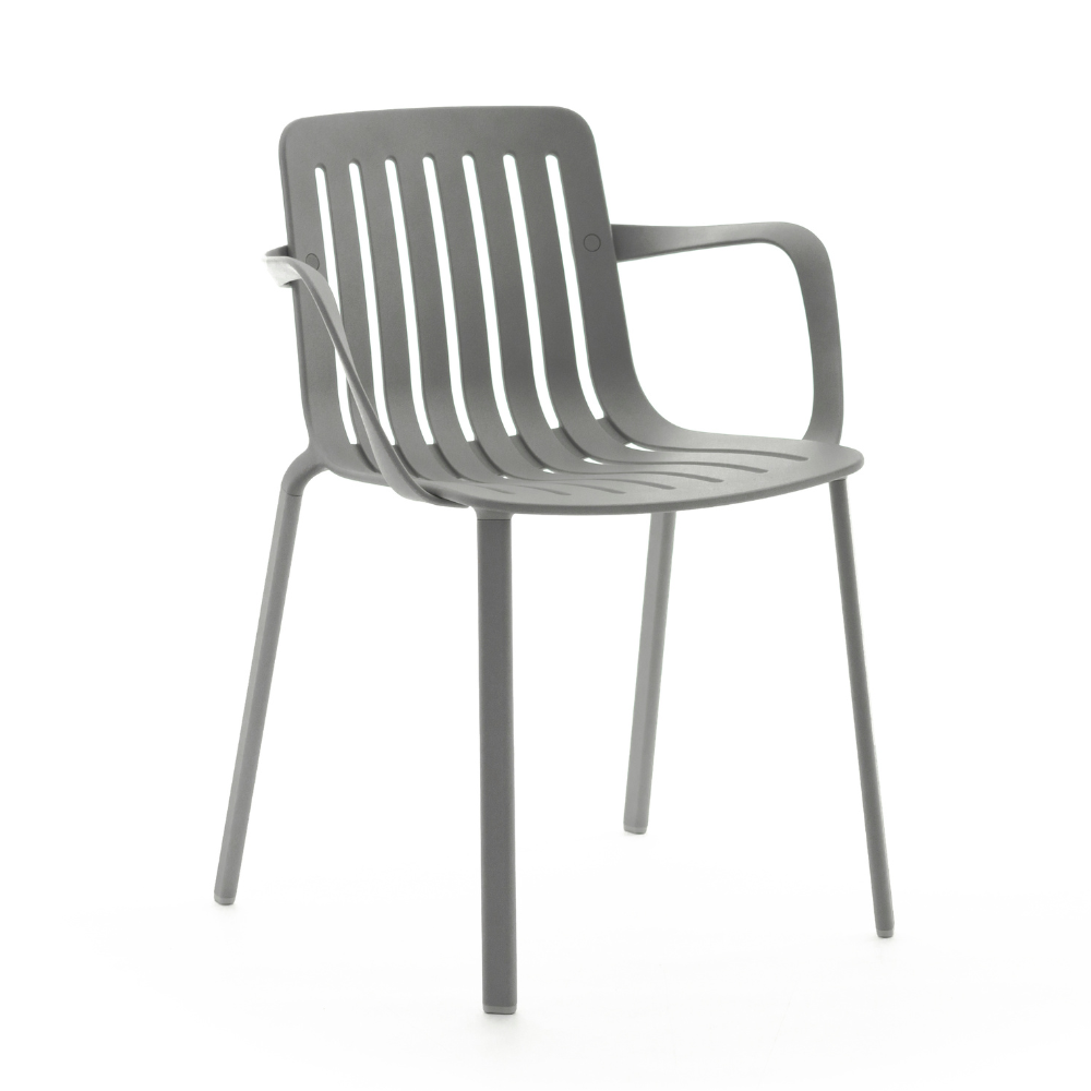 External chair with plato gray armrests