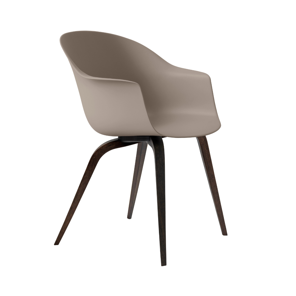 Stuhl BAT beige mit dunklem Eichenfuß