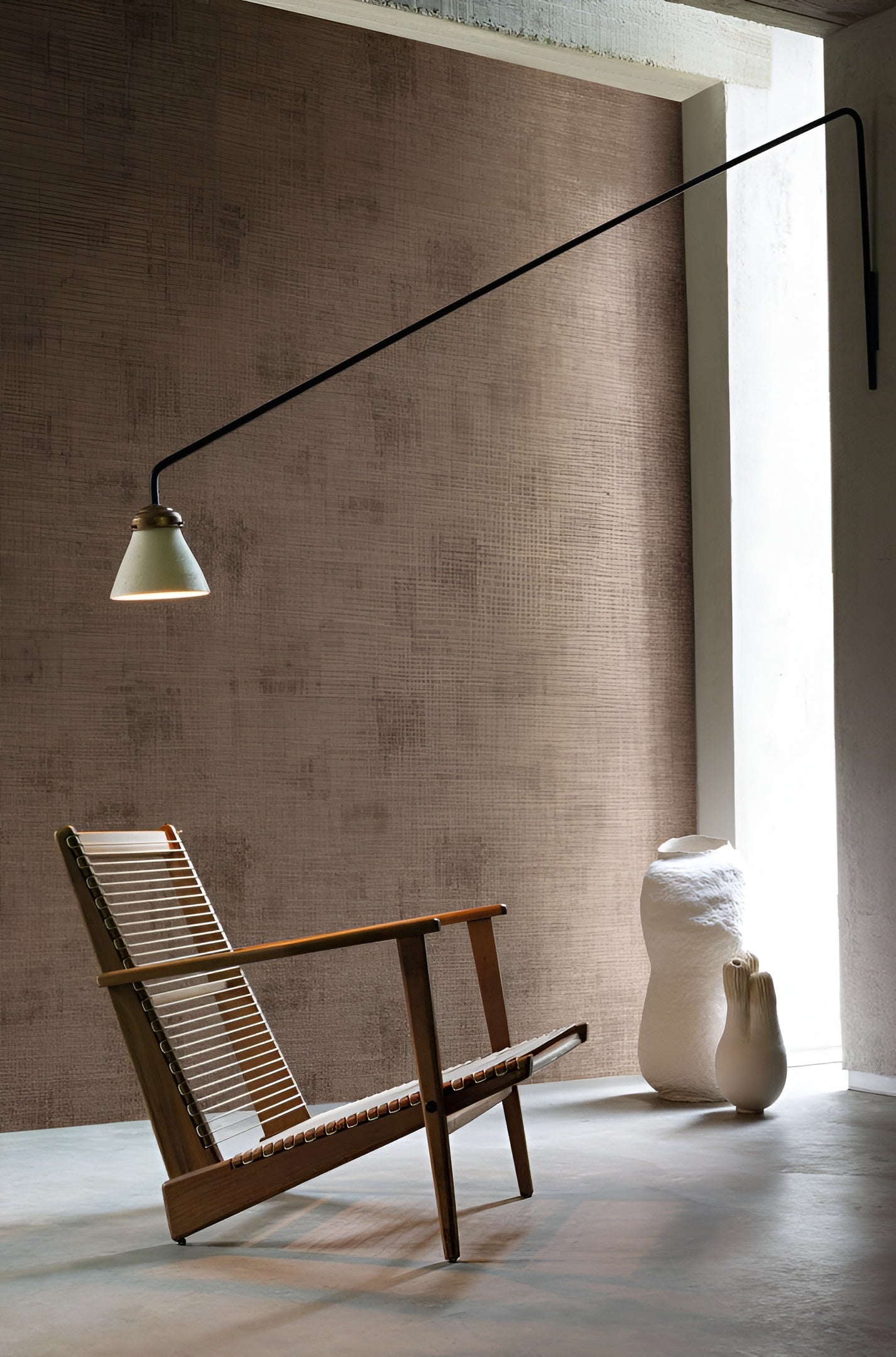Structural textile wallpaper imitating canvas ORCADE - Tobacco brown