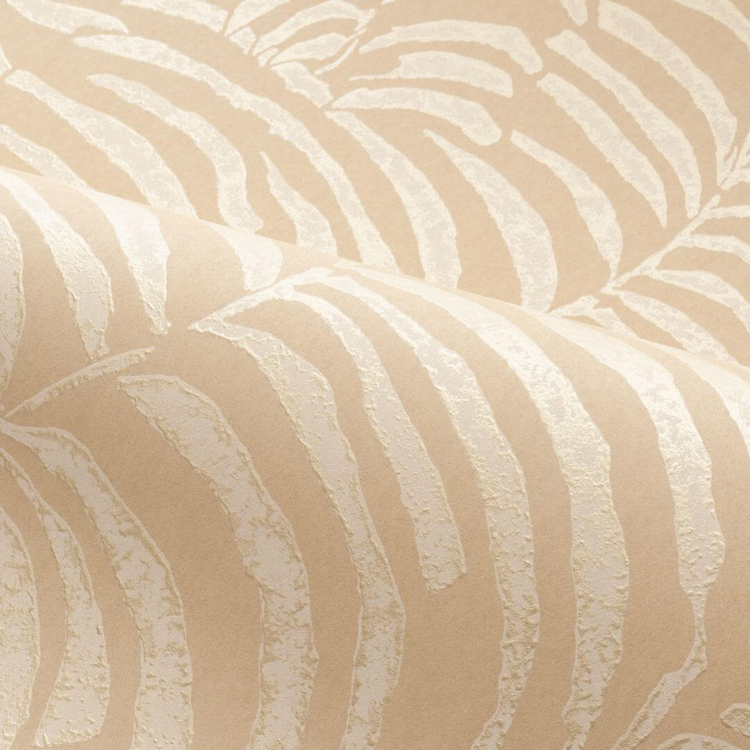Non-woven wallpaper with a plant motif NOBILE - SABLE/NACRÉ sandy with a pearlescent finish