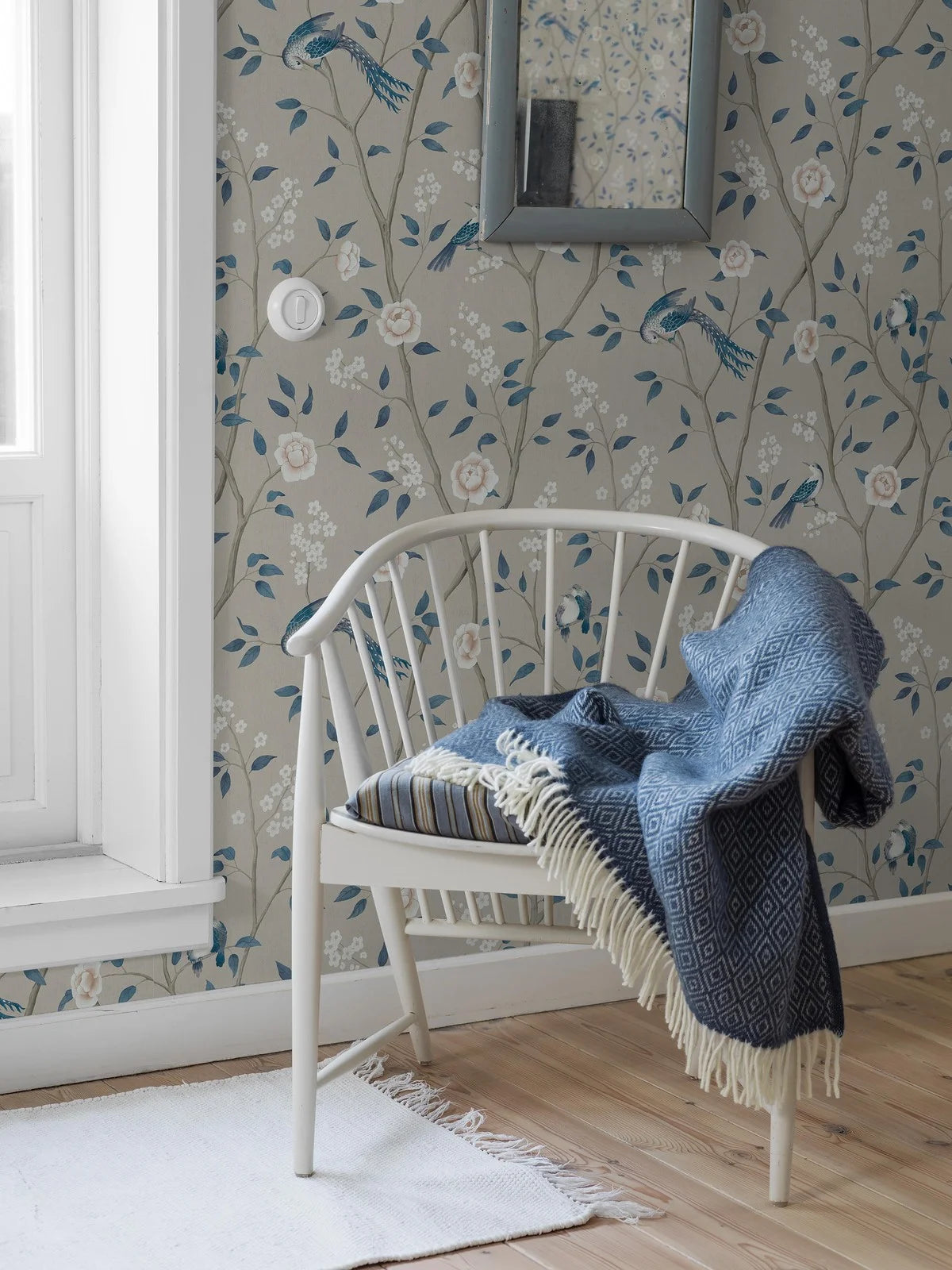 Vlies-Tapete mit Pflanzenmuster PARADISE BIRDS dunkelbeige mit Blau