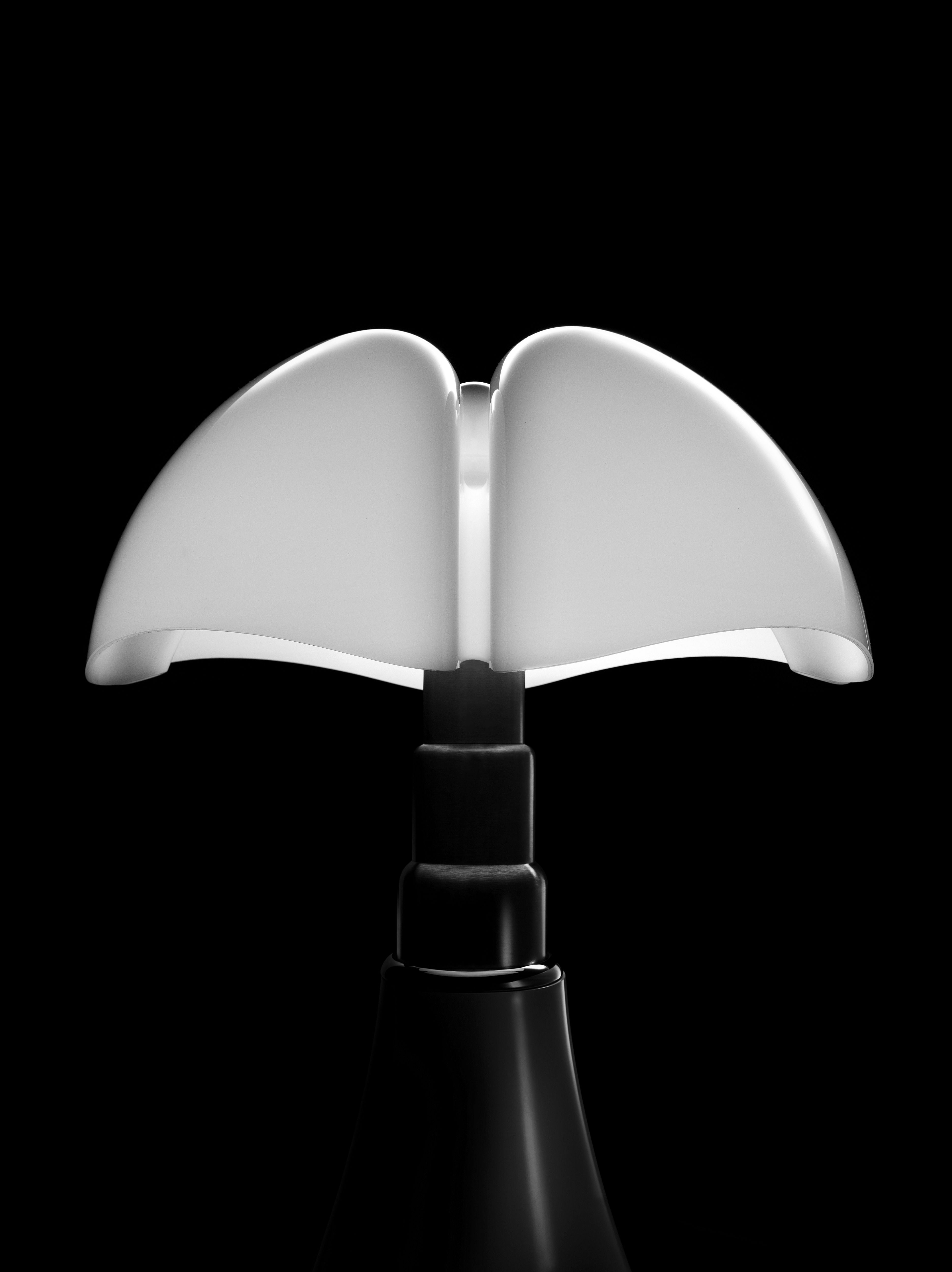 Lampa stołowa PIPISTRELLO opalowy klosz z czarną podstawą