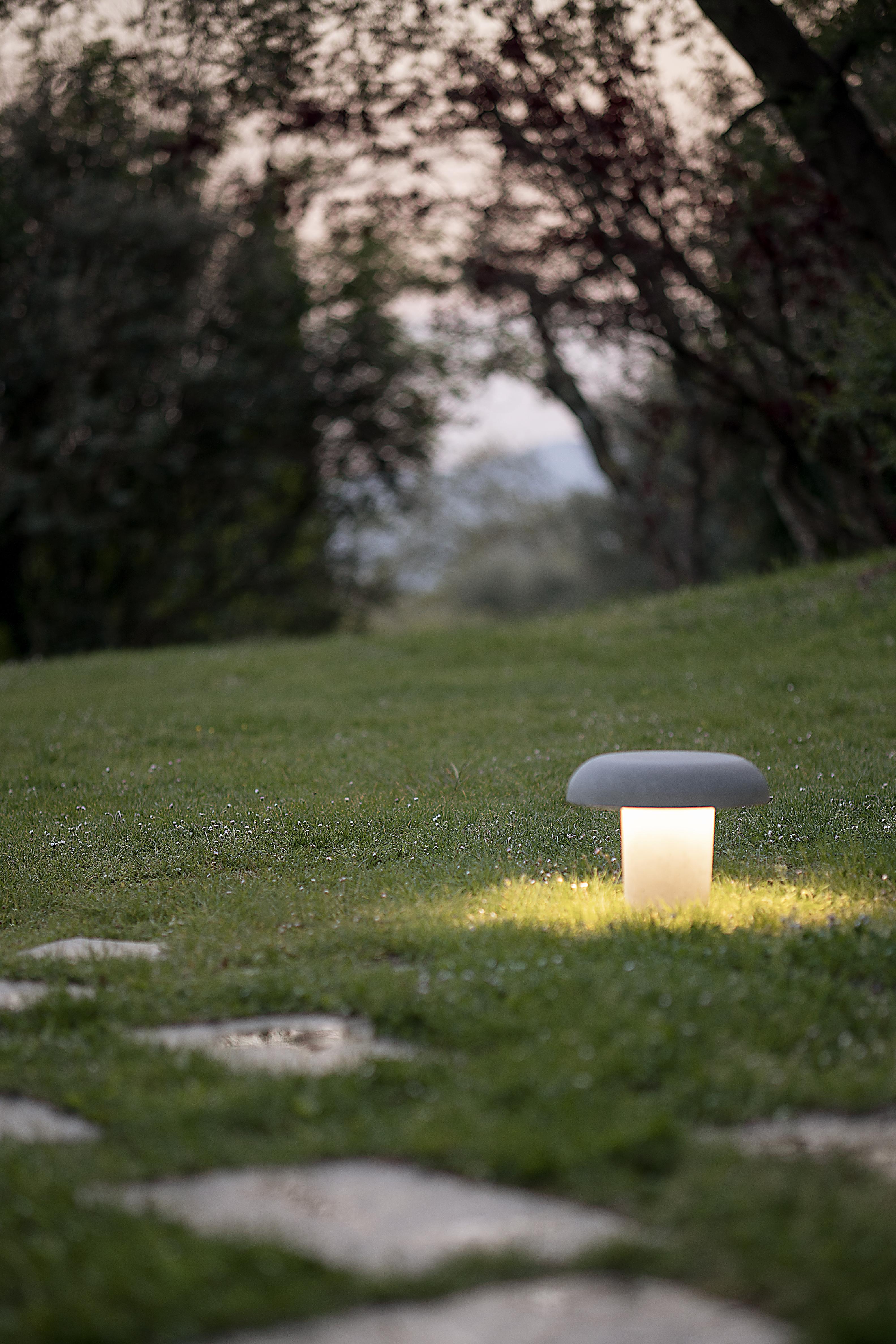 AMANITA outdoor lamp in gray concrete