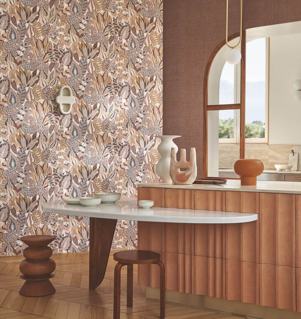 Plant motif wallpaper ALFABIA - ACAJOU/TAUPE red with brown