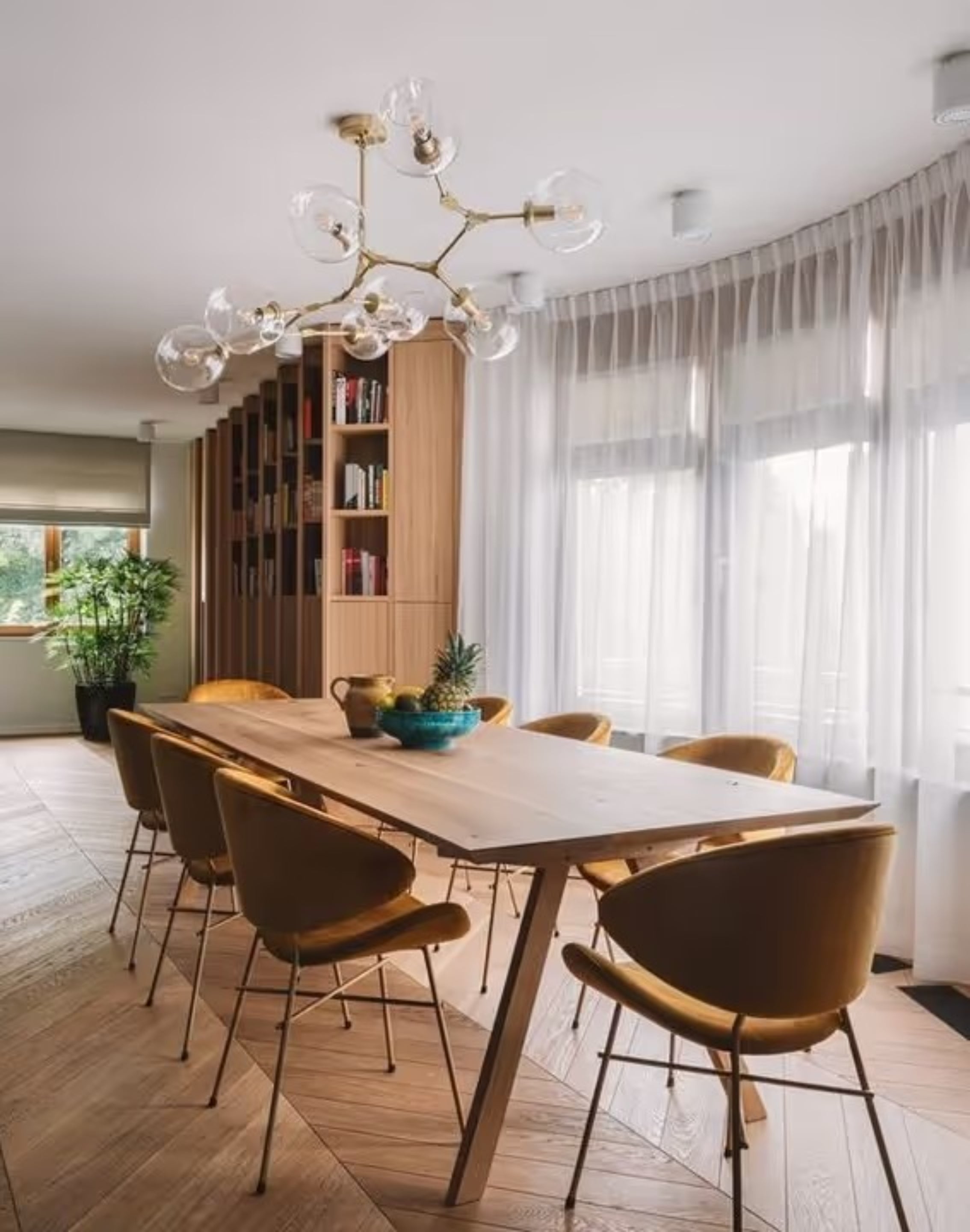 VICTORIA Walnut Wood Table