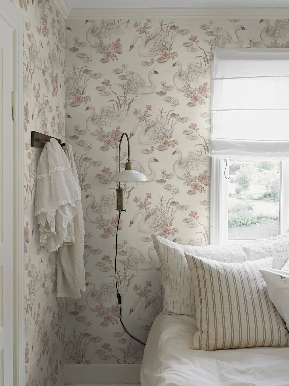Children's wallpaper with a floral and animal motif LILY SWAN cream