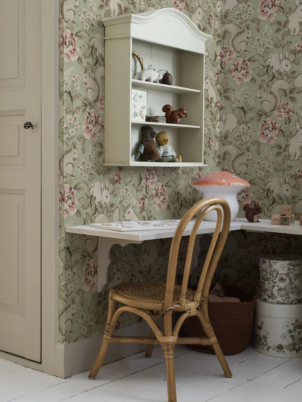 Children's wallpaper with a plant and animal theme MAGIC FOREST light green