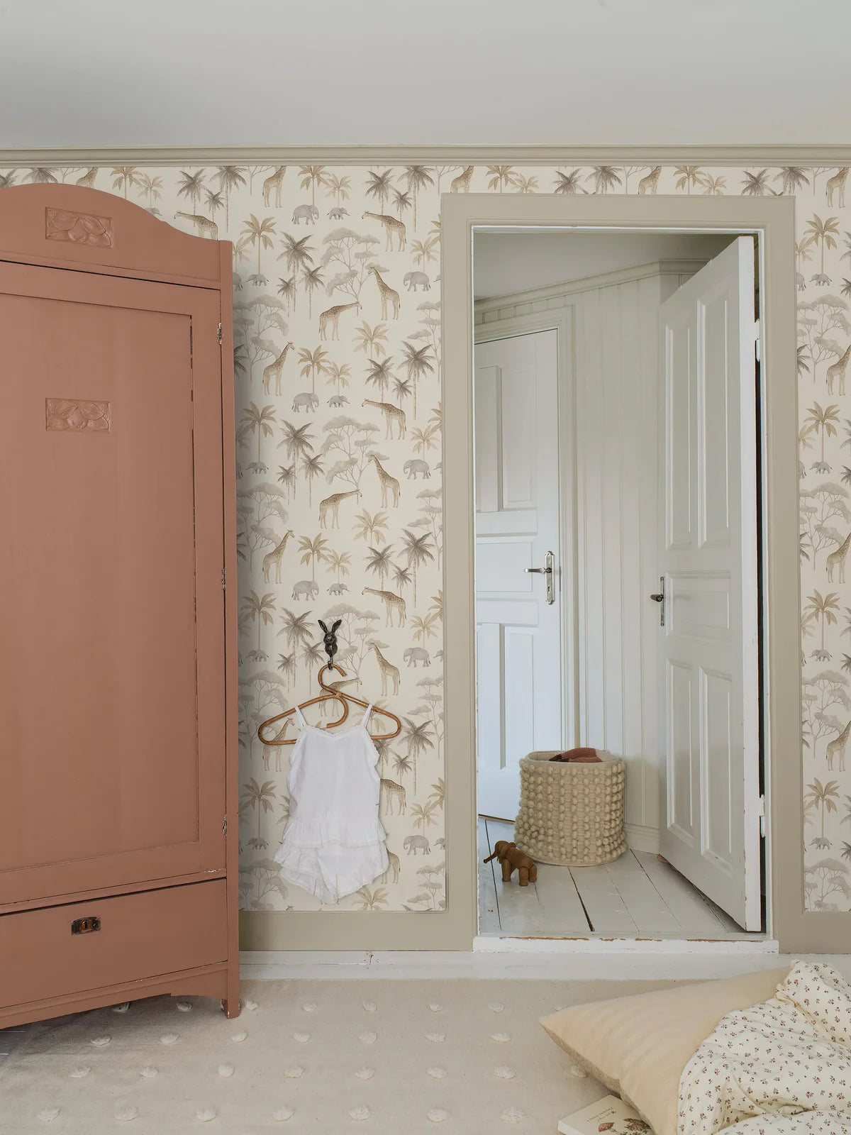 Children's wallpaper with a plant and animal motif SAVANNAH beige