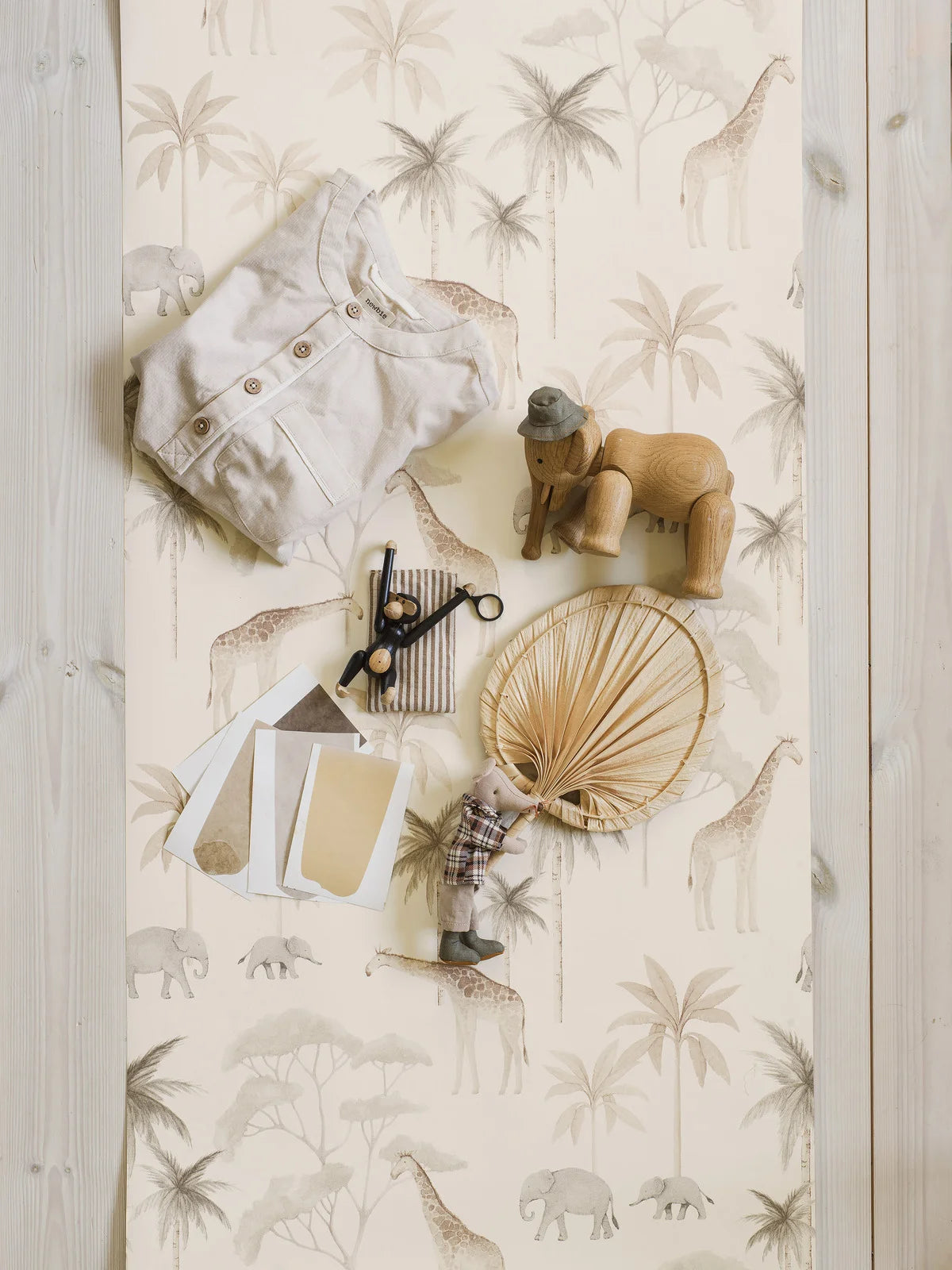 Children's wallpaper with a plant and animal motif SAVANNAH beige