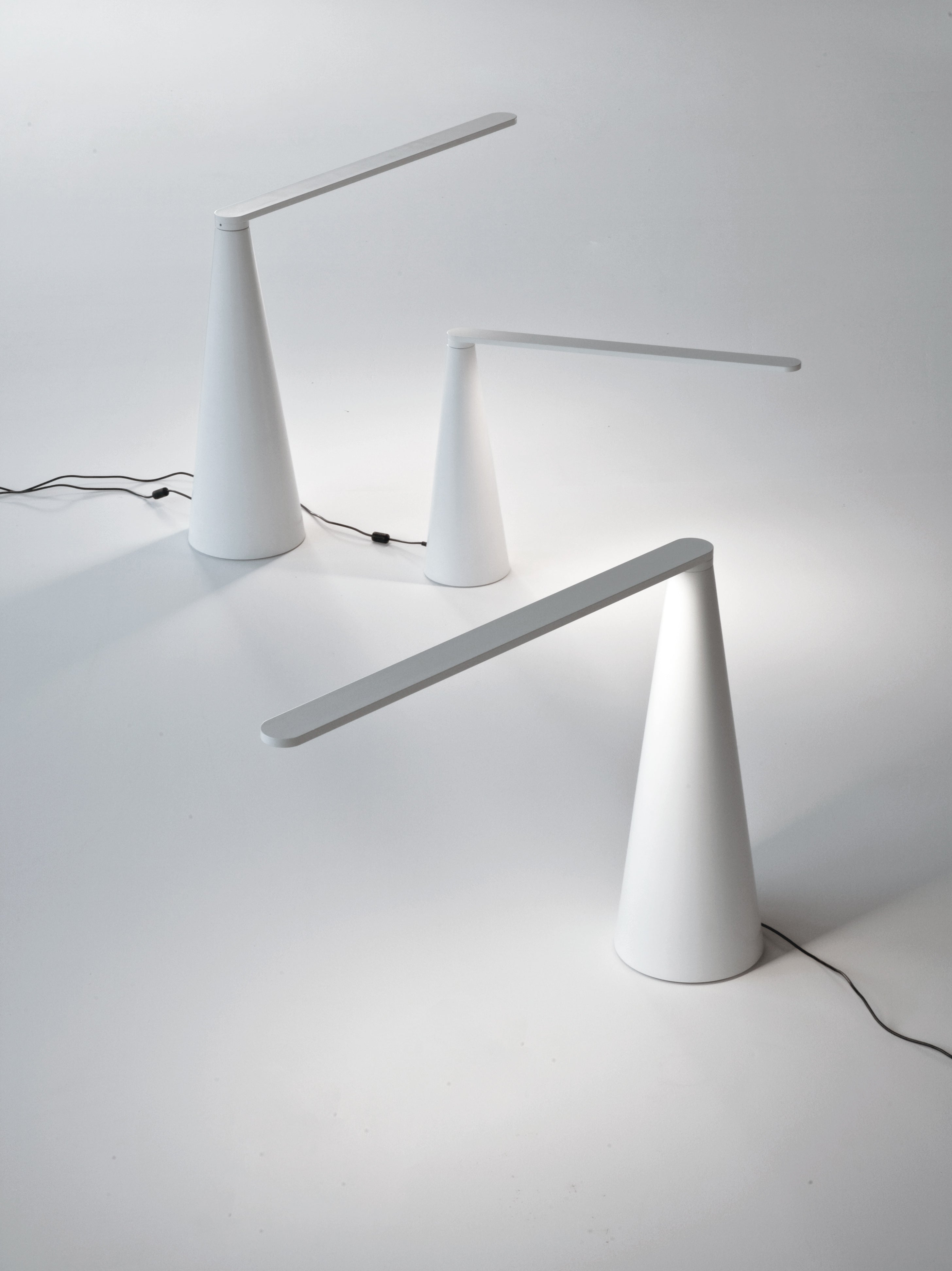 ELICA table lamp in glossy white
