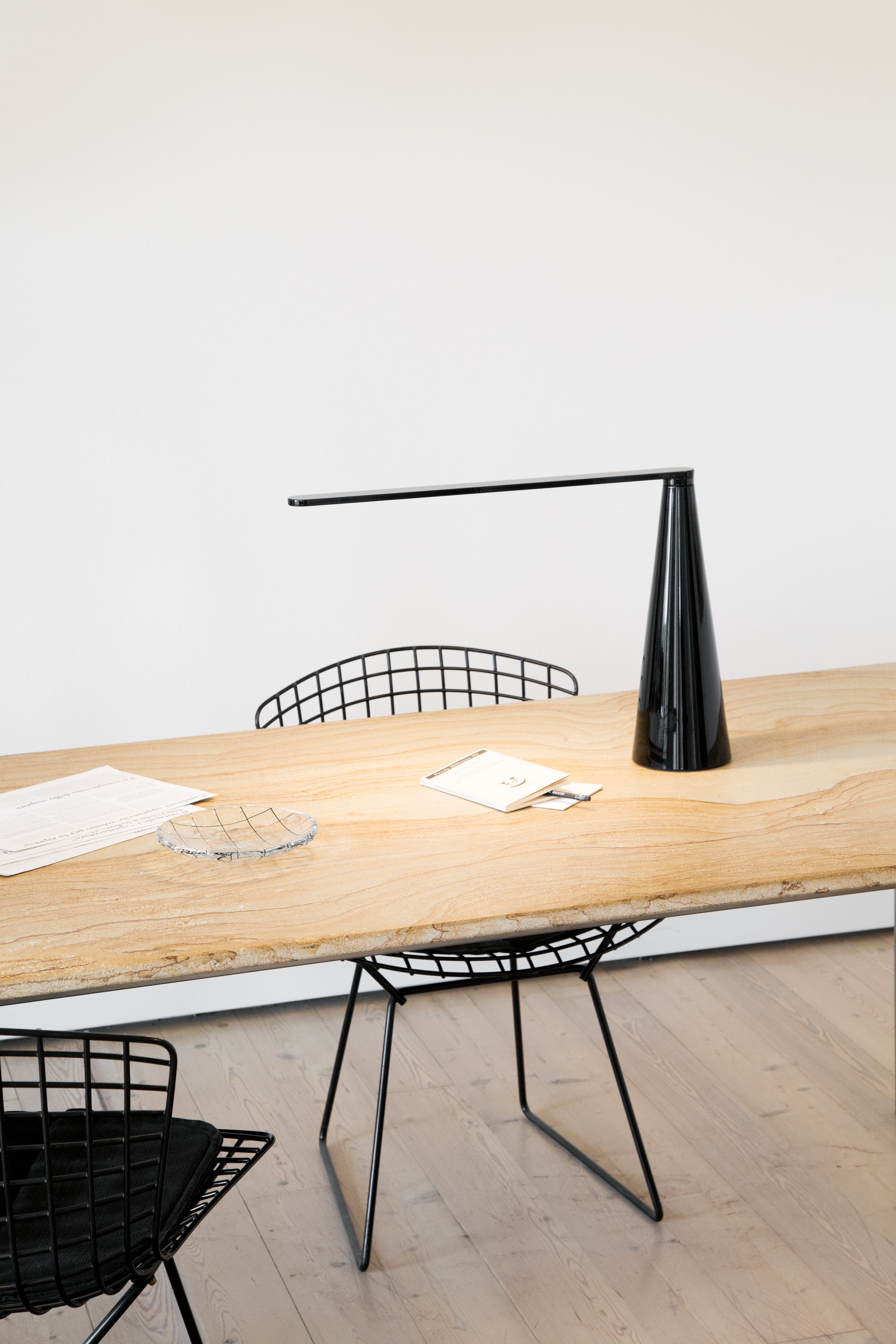 ELICA table lamp in glossy white