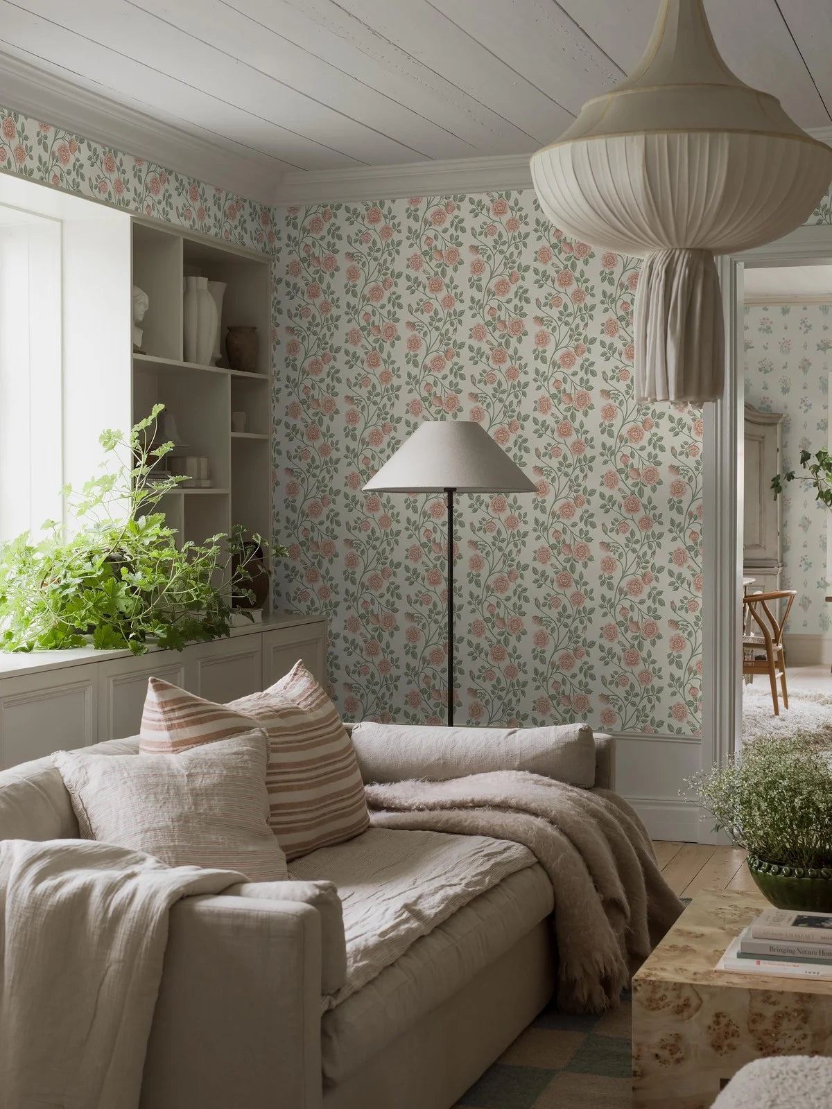 Tapete mit pflanzlichem Blumenmotiv ELSA beige mit Rosa