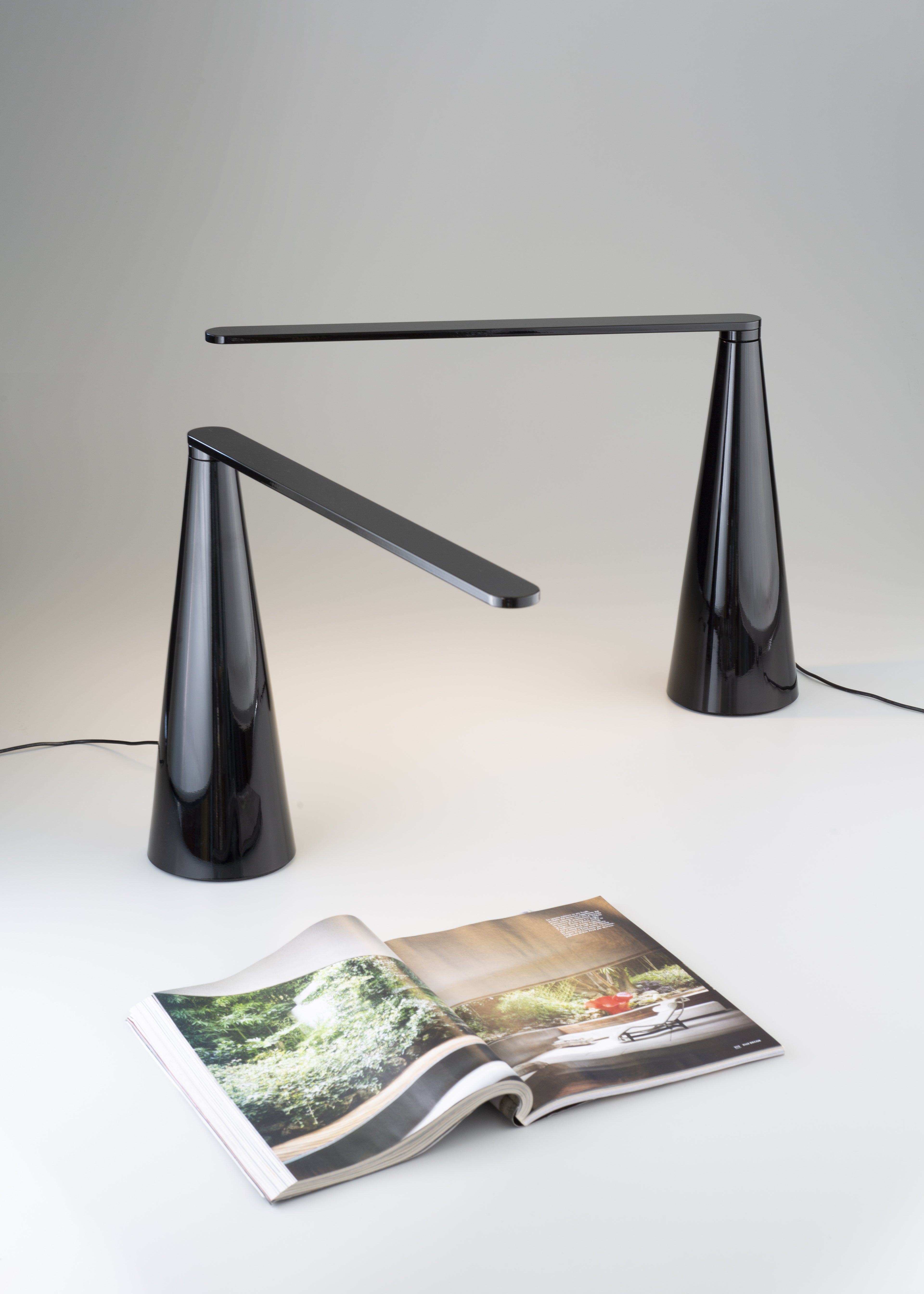 Tischlampe ELICA in glänzendem Schwarz