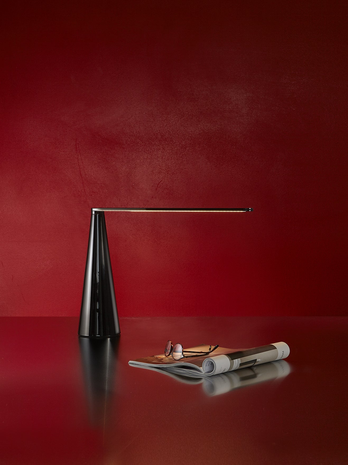 ELICA table lamp in glossy white