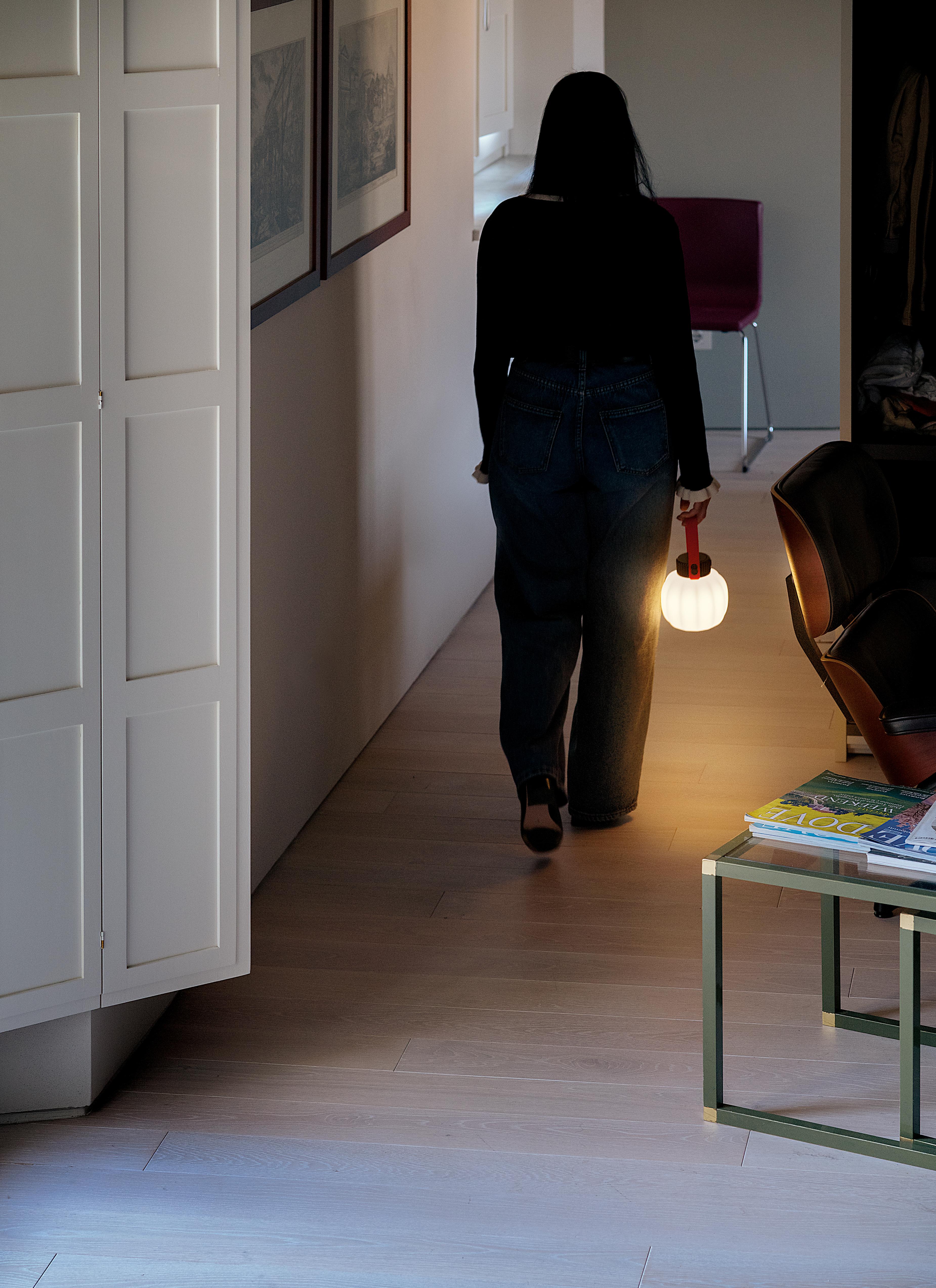 Tragbare Außenlampe KIKI in Weiß mit Silikongriff