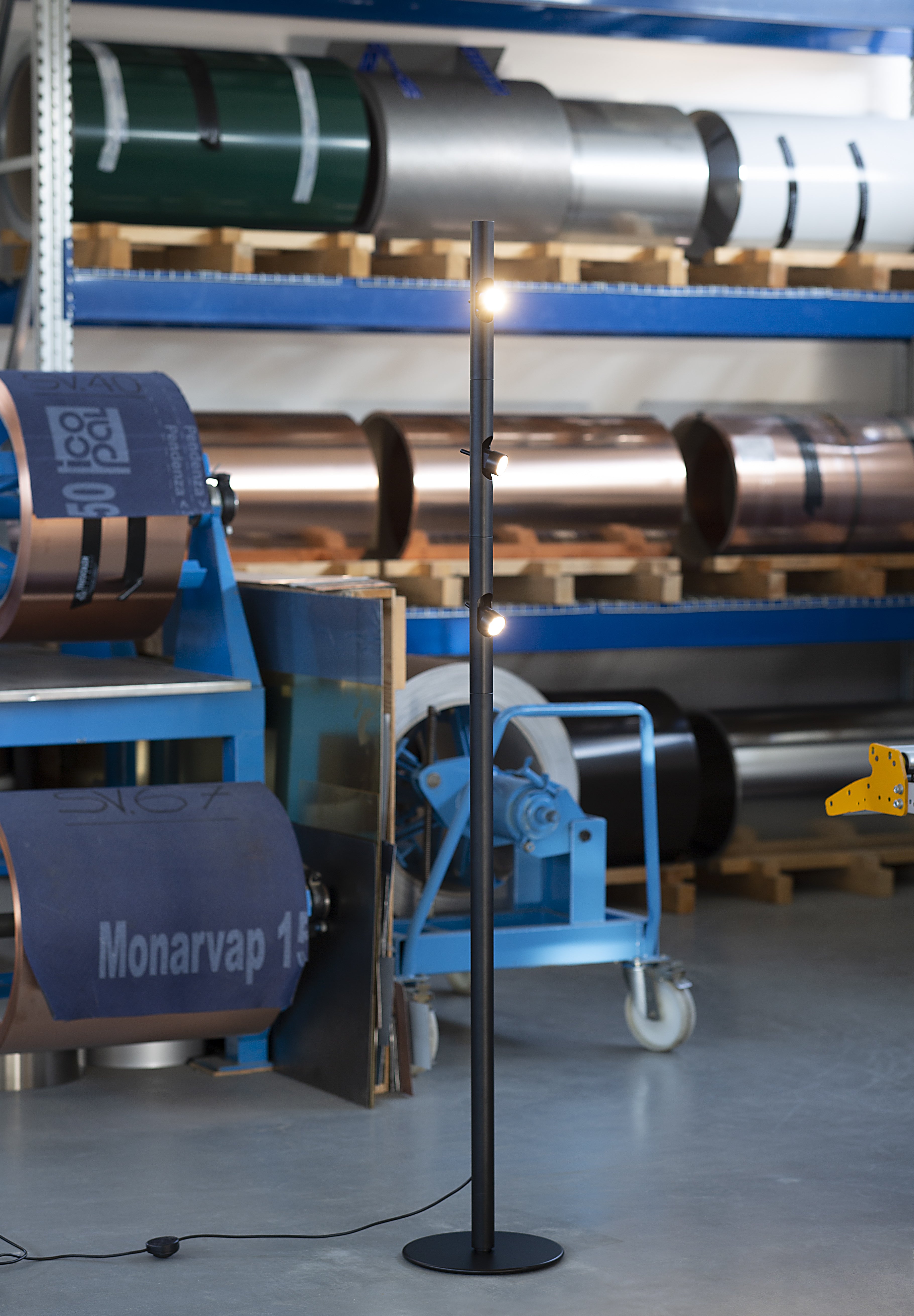 Lampa podłogowa 3-punktowa CALABRONE czarny