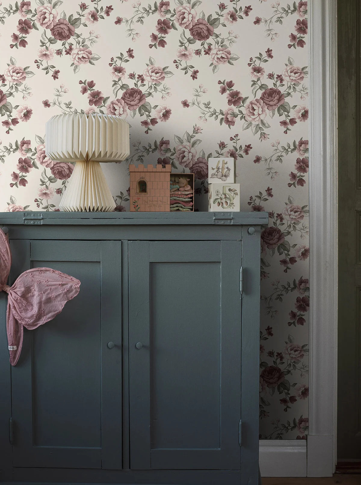 Tapete mit pflanzlichem Blumenmotiv NOMI beige