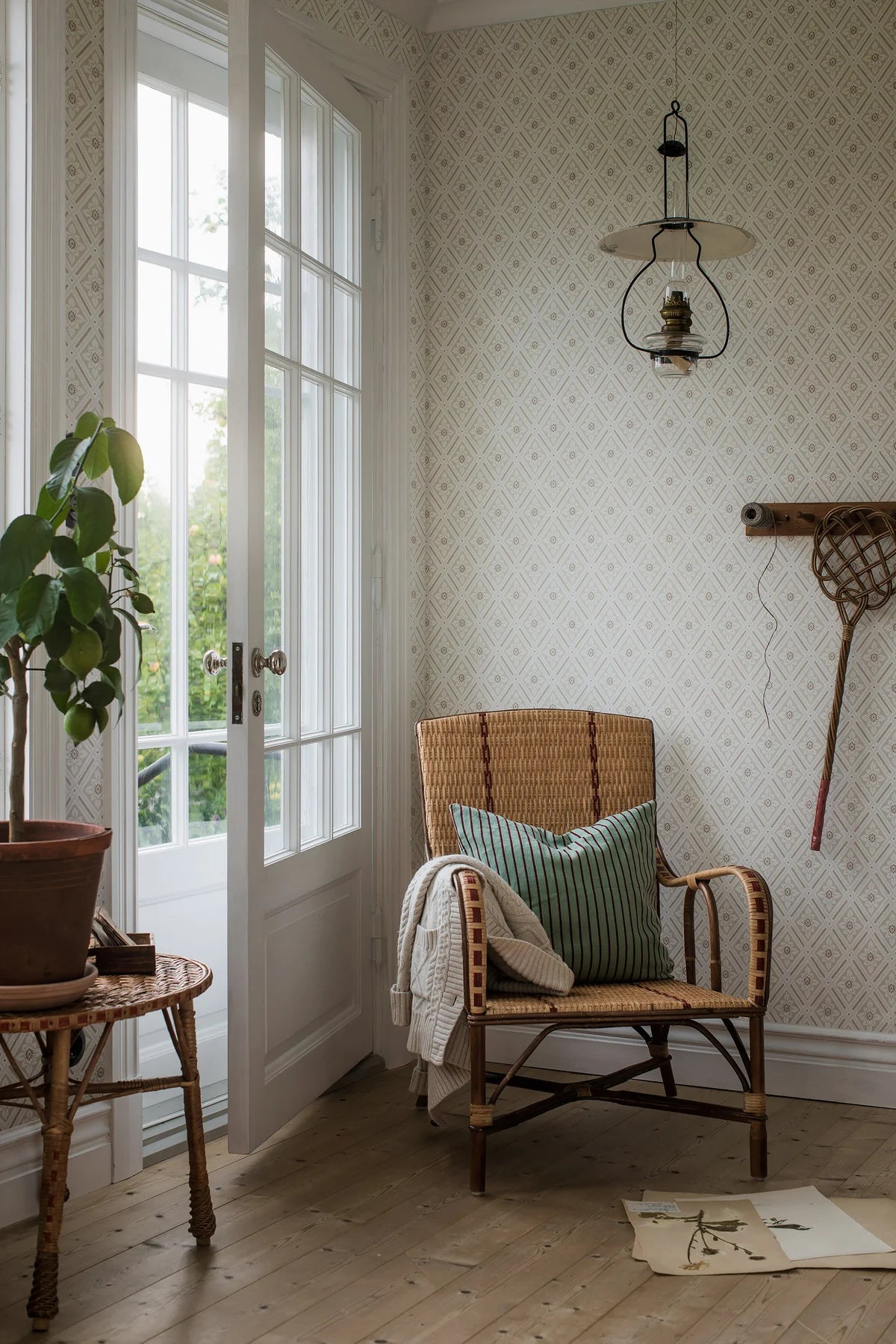 Vlies-Tapete mit geometrischem Muster ESTER beige mit Gold