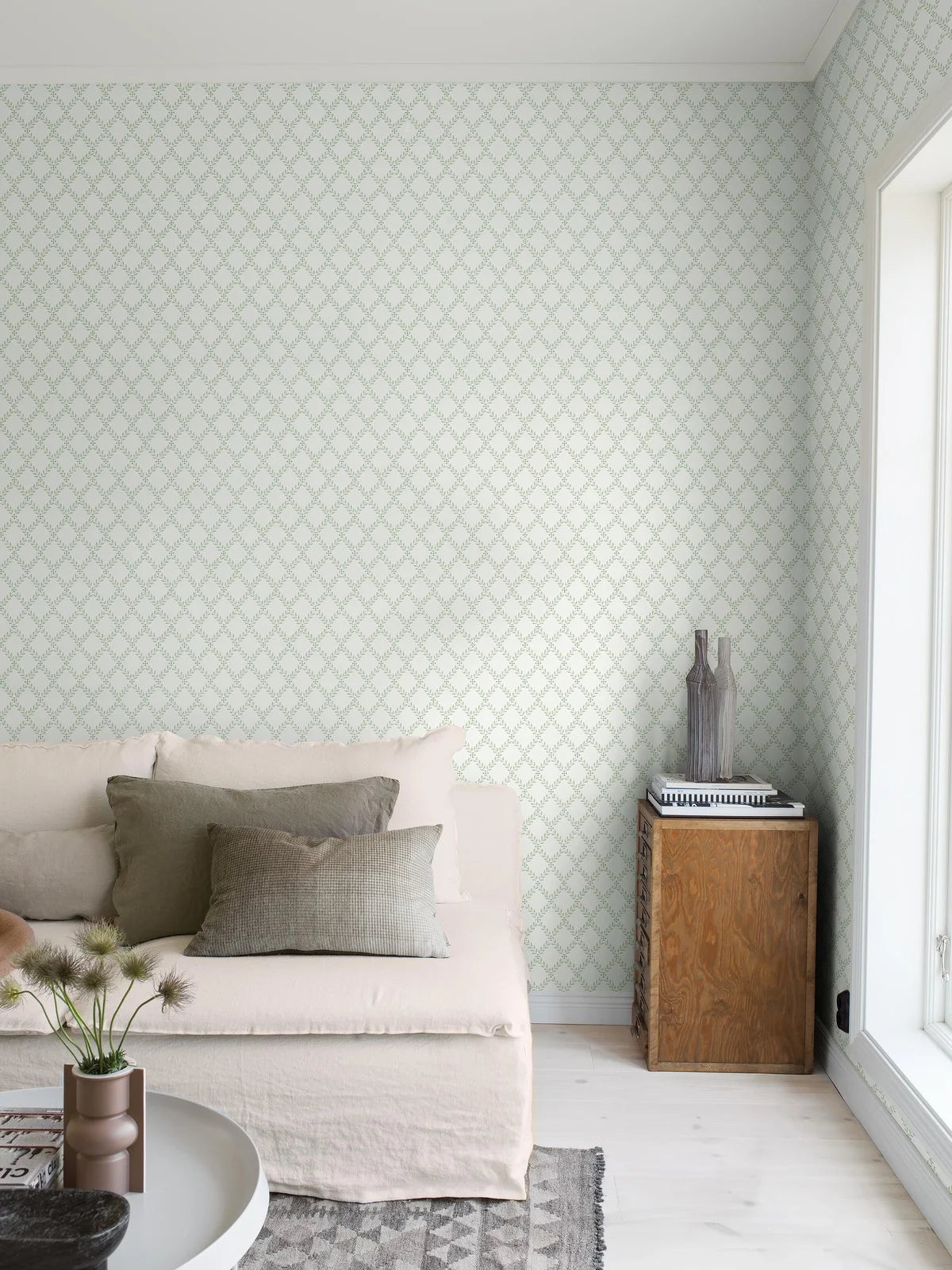 Tapete mit geometrischem Pflanzenmuster TRELLIS LEAVES in Weiß mit Grün