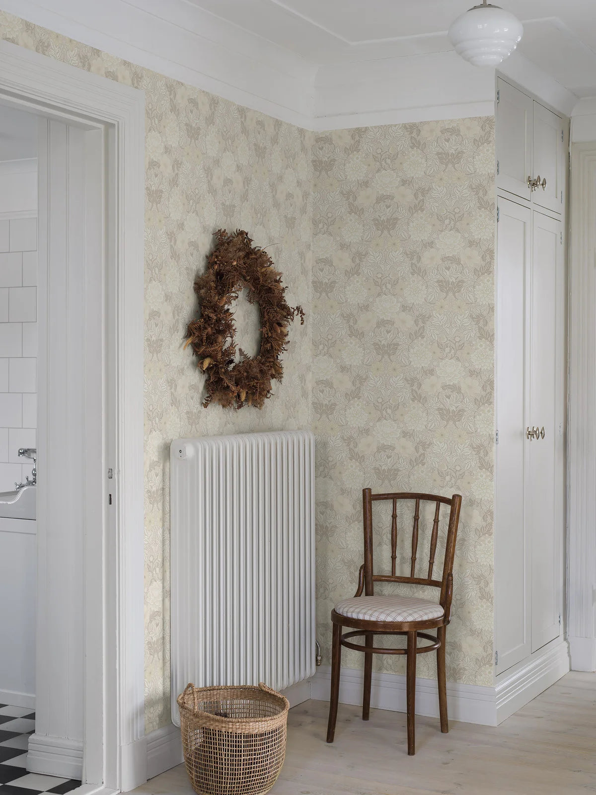 Vlies-Tapete mit Pflanzenmuster DAHLIA GARDEN warmweiß mit beige